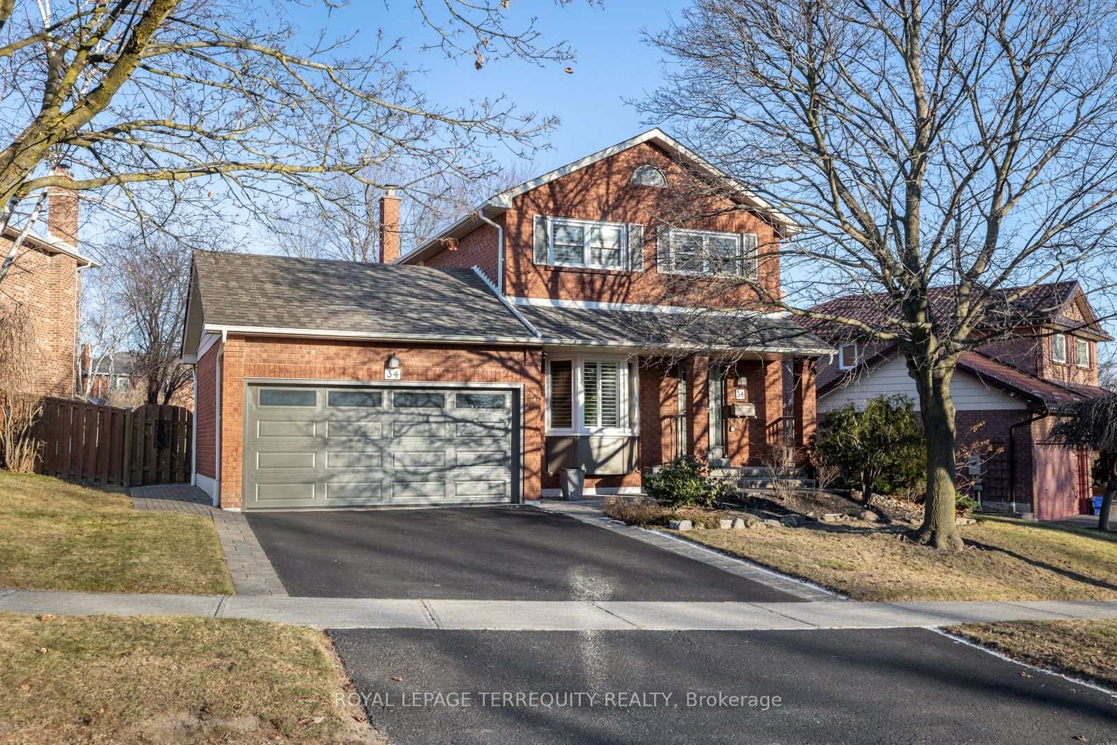 Photo 3 of 34 Canadian Oaks Drive, Whitby, Blue Grass Meadows — HOMEH