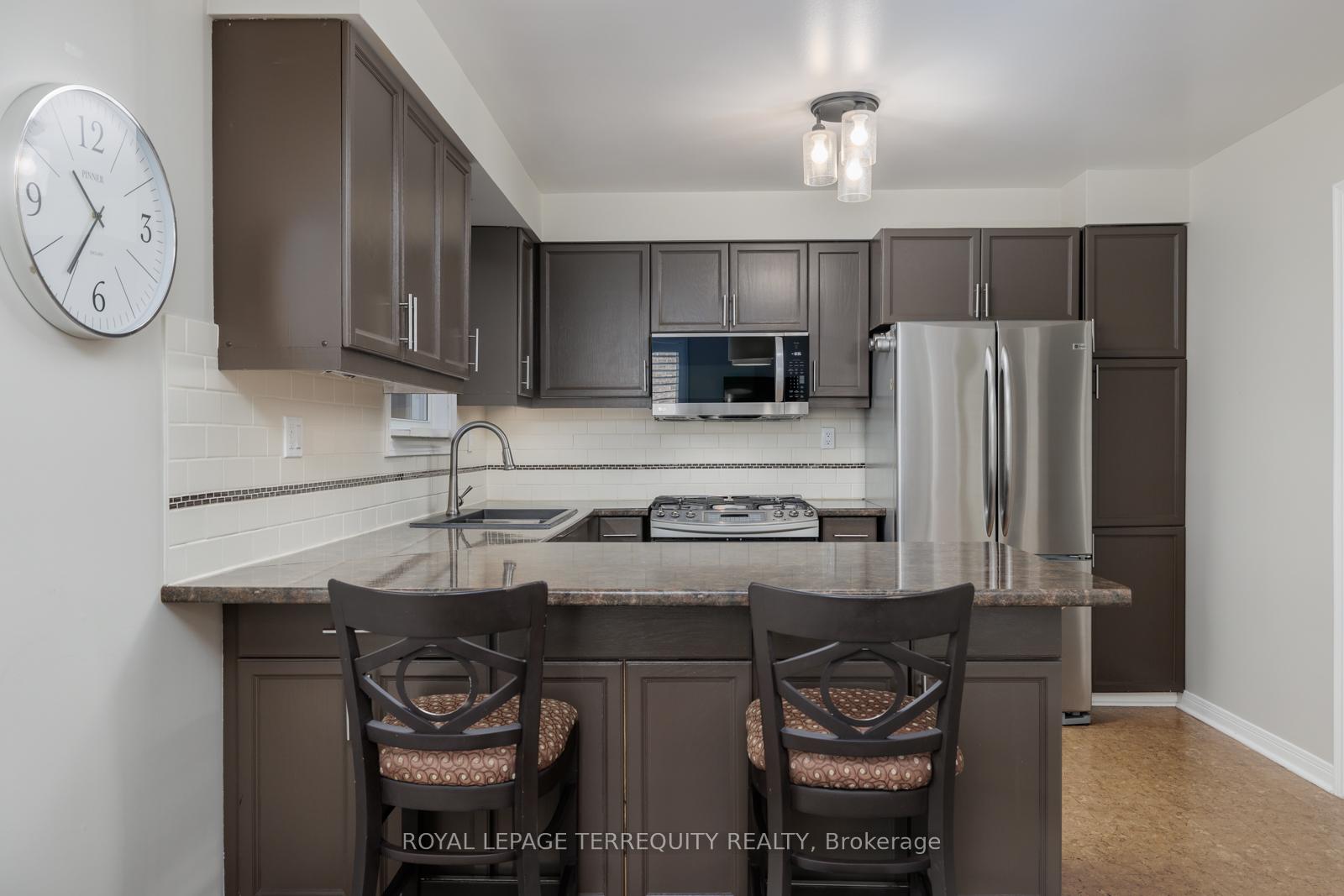 Photo 7 of 34 Canadian Oaks Drive, Whitby, Blue Grass Meadows — HOMEH