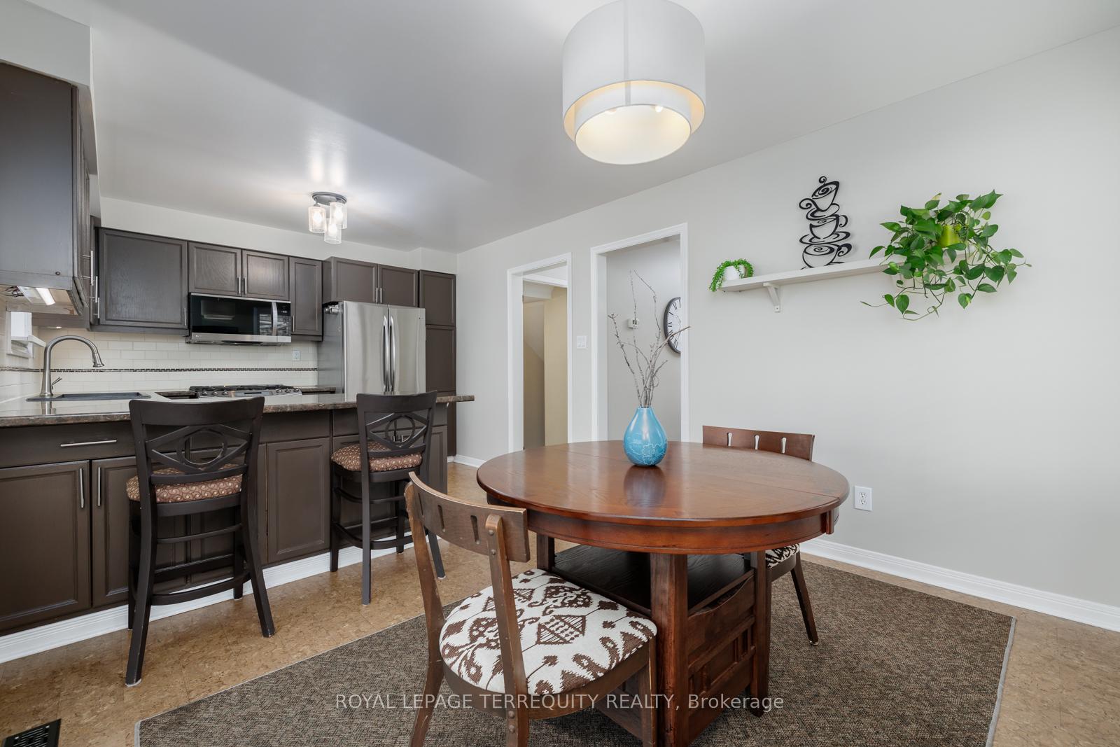 Photo 8 of 34 Canadian Oaks Drive, Whitby, Blue Grass Meadows — HOMEH