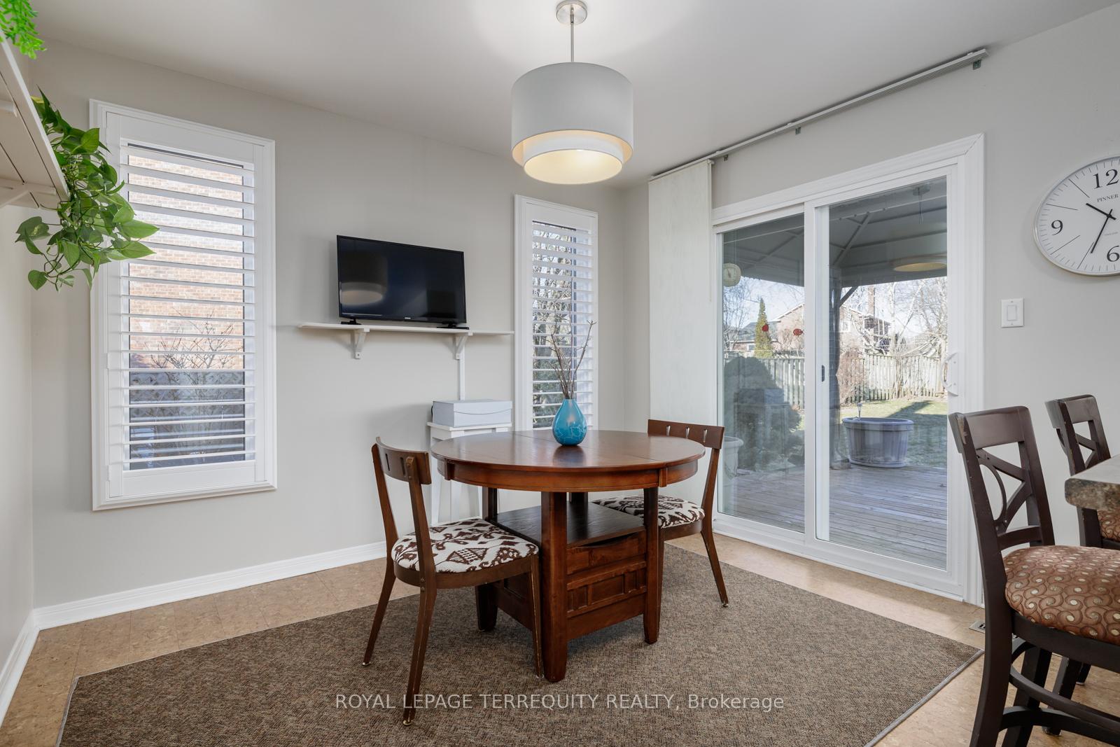 Photo 10 of 34 Canadian Oaks Drive, Whitby, Blue Grass Meadows — HOMEH
