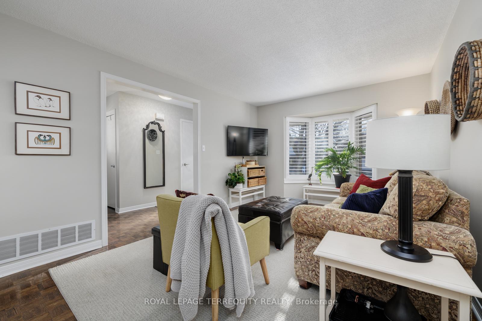 Photo 15 of 34 Canadian Oaks Drive, Whitby, Blue Grass Meadows — HOMEH