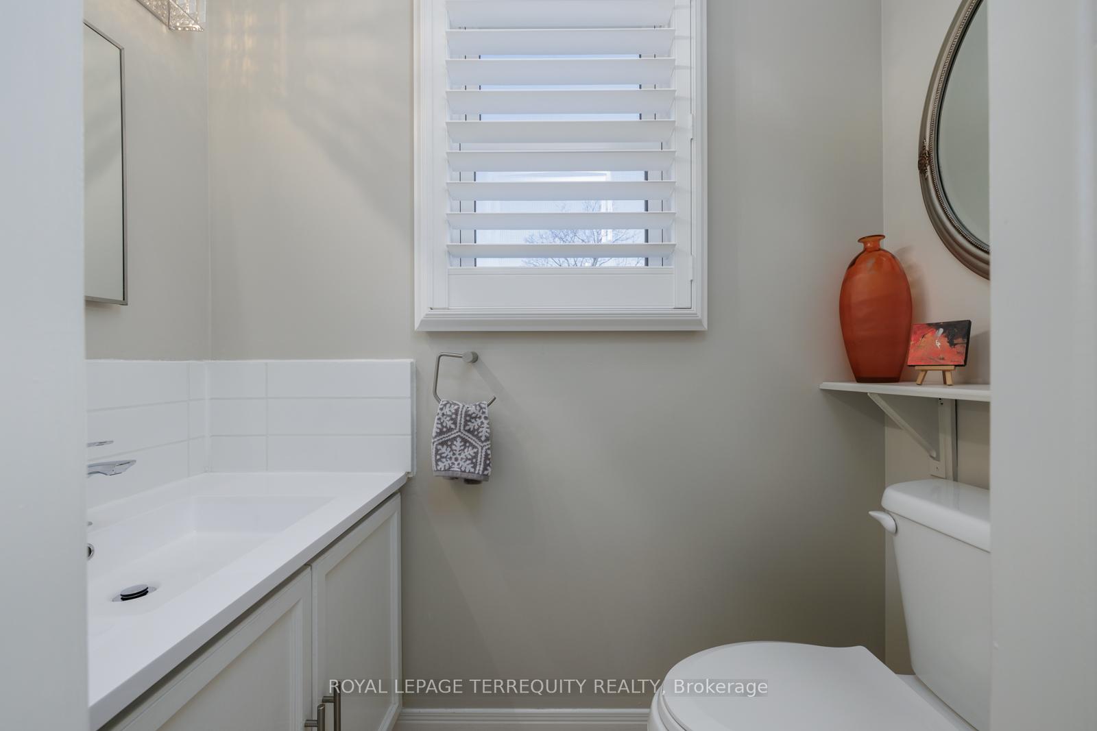 Photo 19 of 34 Canadian Oaks Drive, Whitby, Blue Grass Meadows — HOMEH