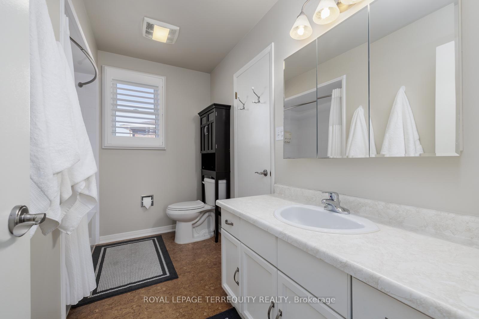 Photo 27 of 34 Canadian Oaks Drive, Whitby, Blue Grass Meadows — HOMEH