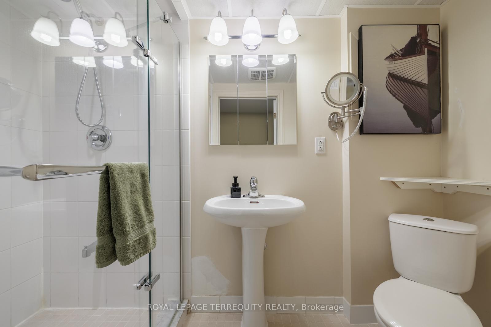 Photo 33 of 34 Canadian Oaks Drive, Whitby, Blue Grass Meadows — HOMEH