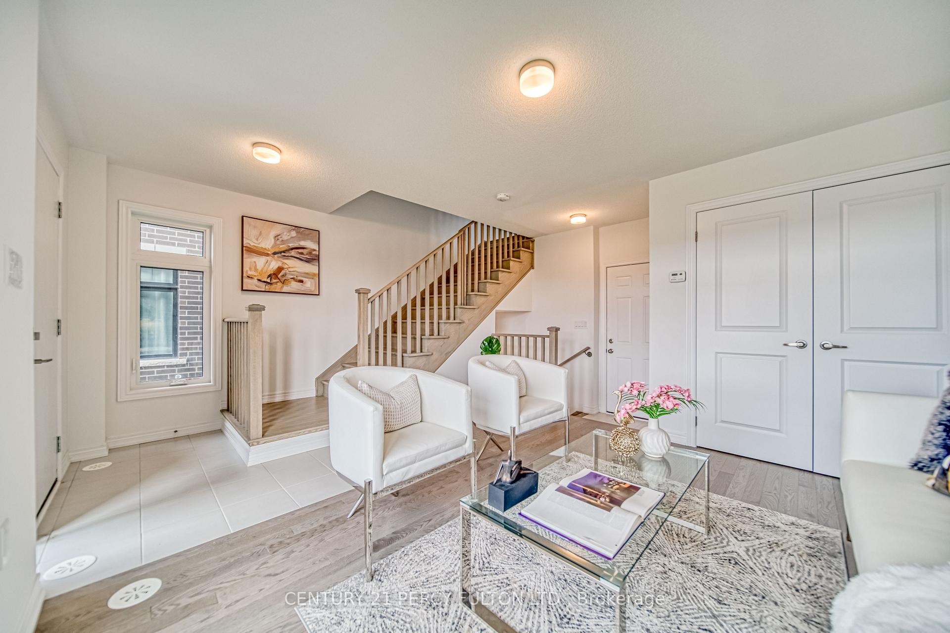 Photo 6 of 53 Sorbara Way, Whitby, Brooklin — HOMEH