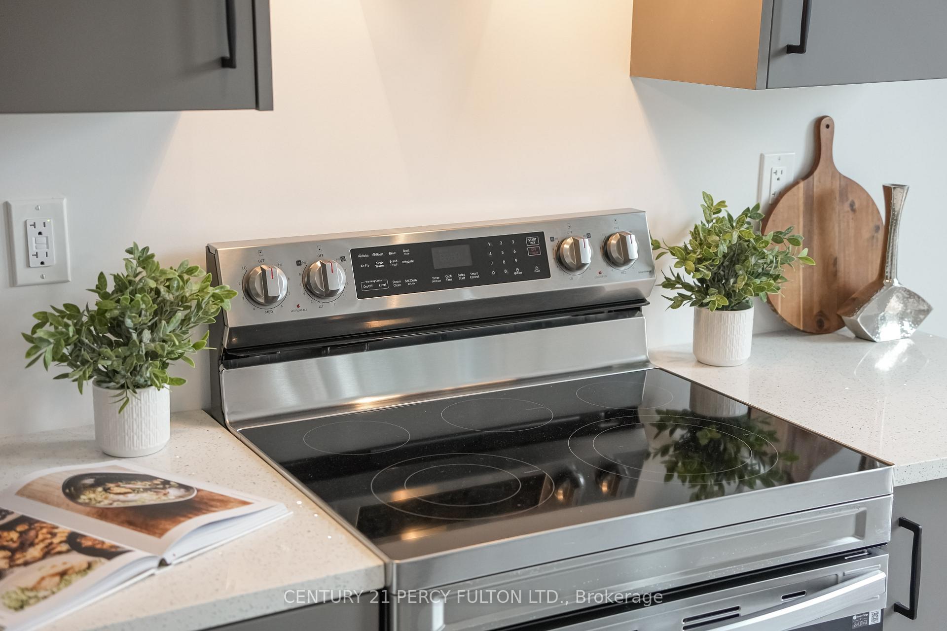Photo 16 of 53 Sorbara Way, Whitby, Brooklin — HOMEH