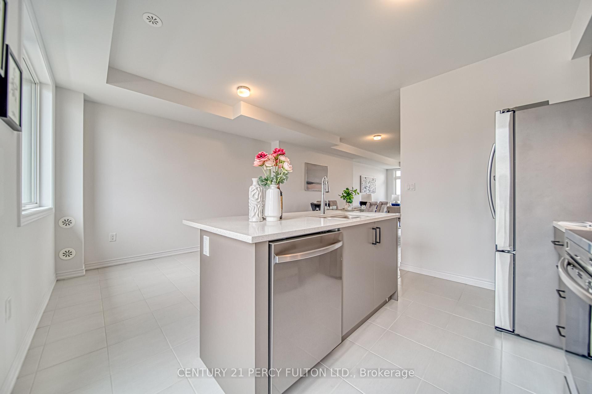 Photo 17 of 53 Sorbara Way, Whitby, Brooklin — HOMEH