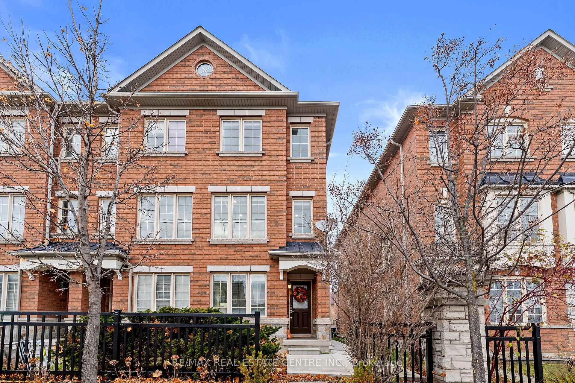 Photo 3 of 10 Shiraz Drive, Brampton, Sandringham-Wellington — HOMEH