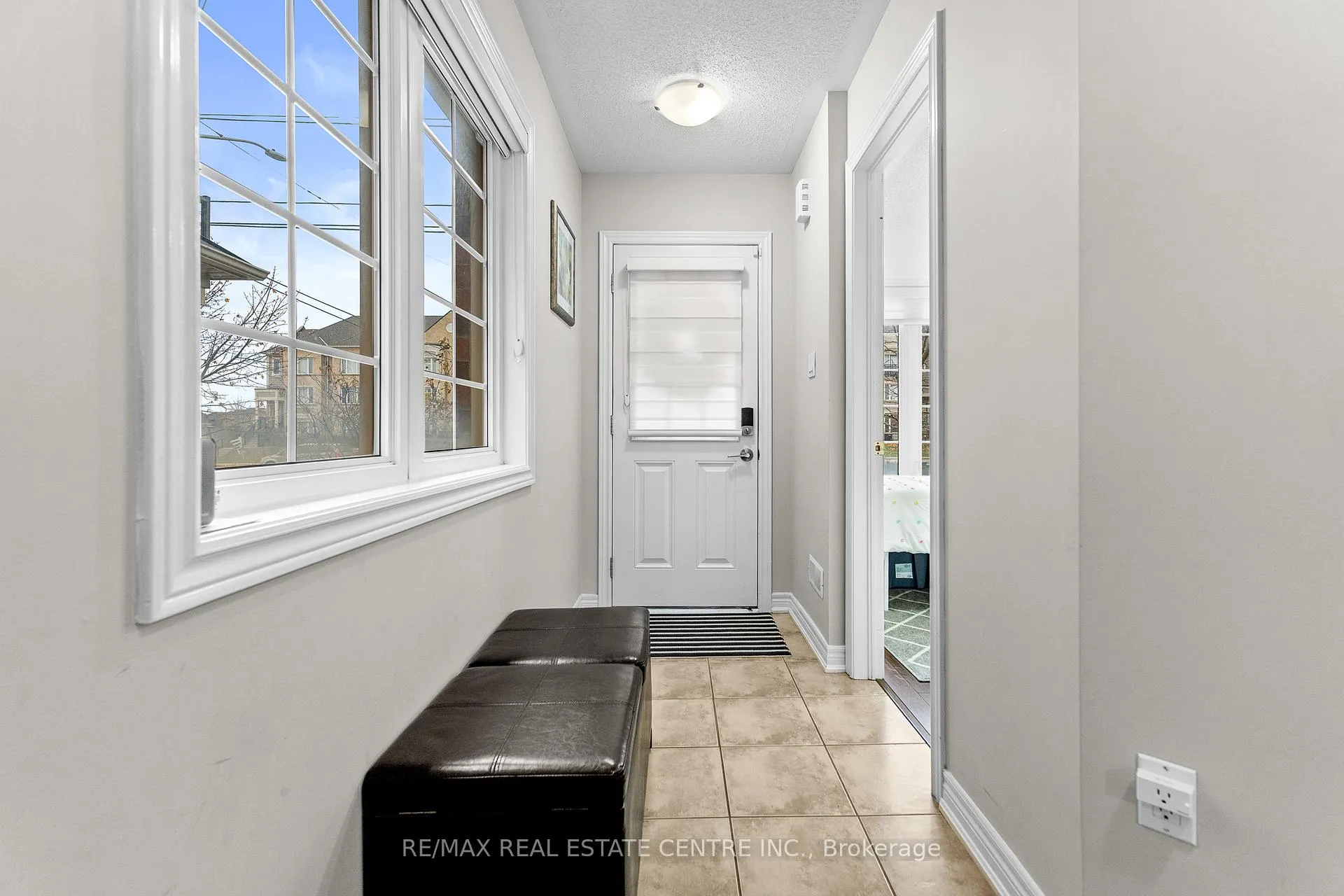 Photo 6 of 10 Shiraz Drive, Brampton, Sandringham-Wellington — HOMEH