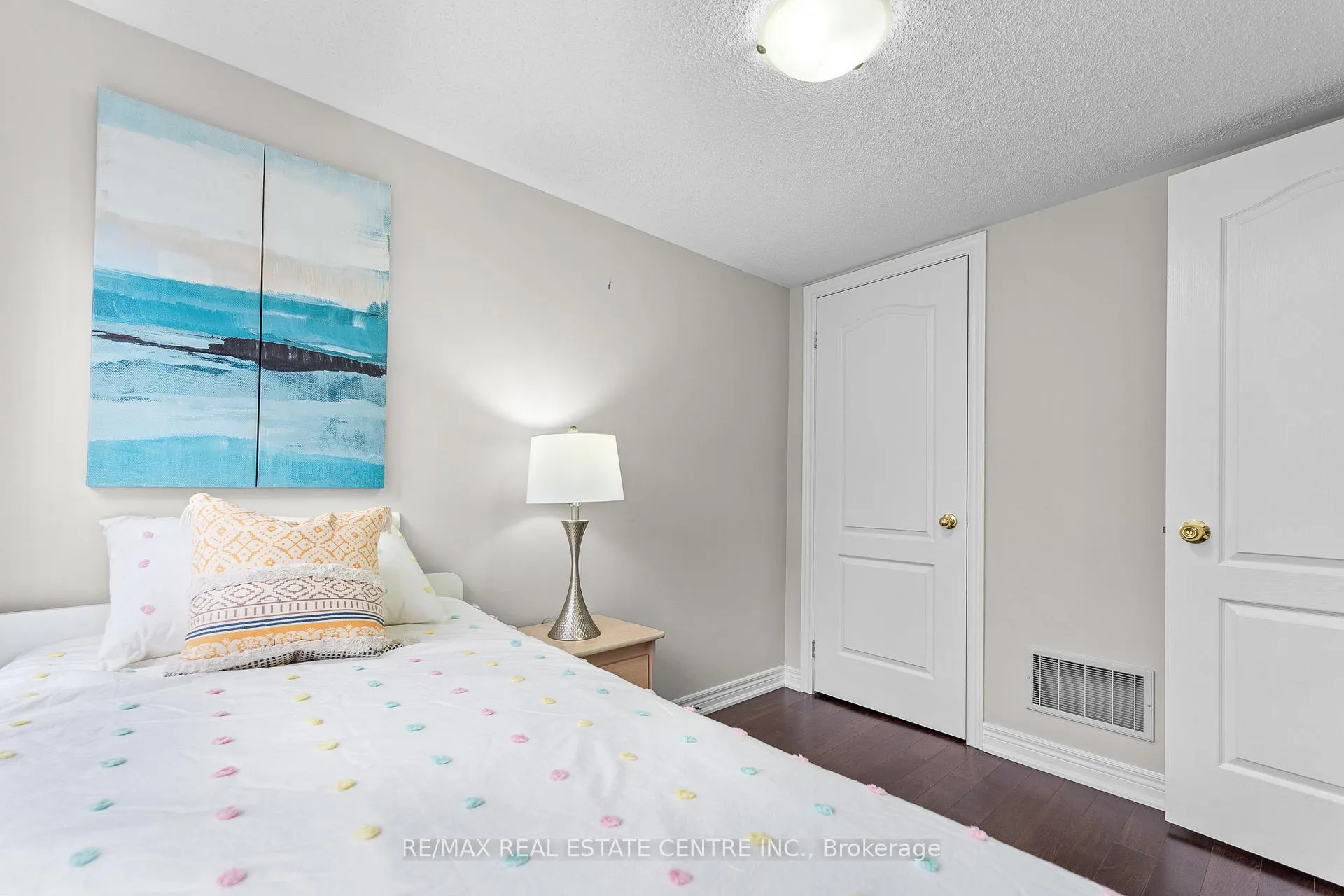 Photo 9 of 10 Shiraz Drive, Brampton, Sandringham-Wellington — HOMEH