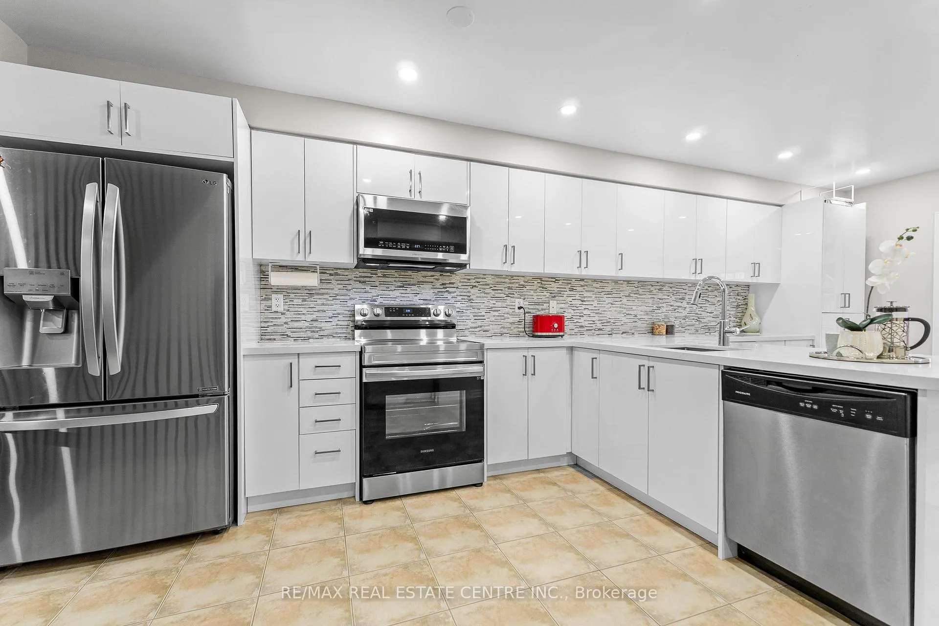 Photo 18 of 10 Shiraz Drive, Brampton, Sandringham-Wellington — HOMEH