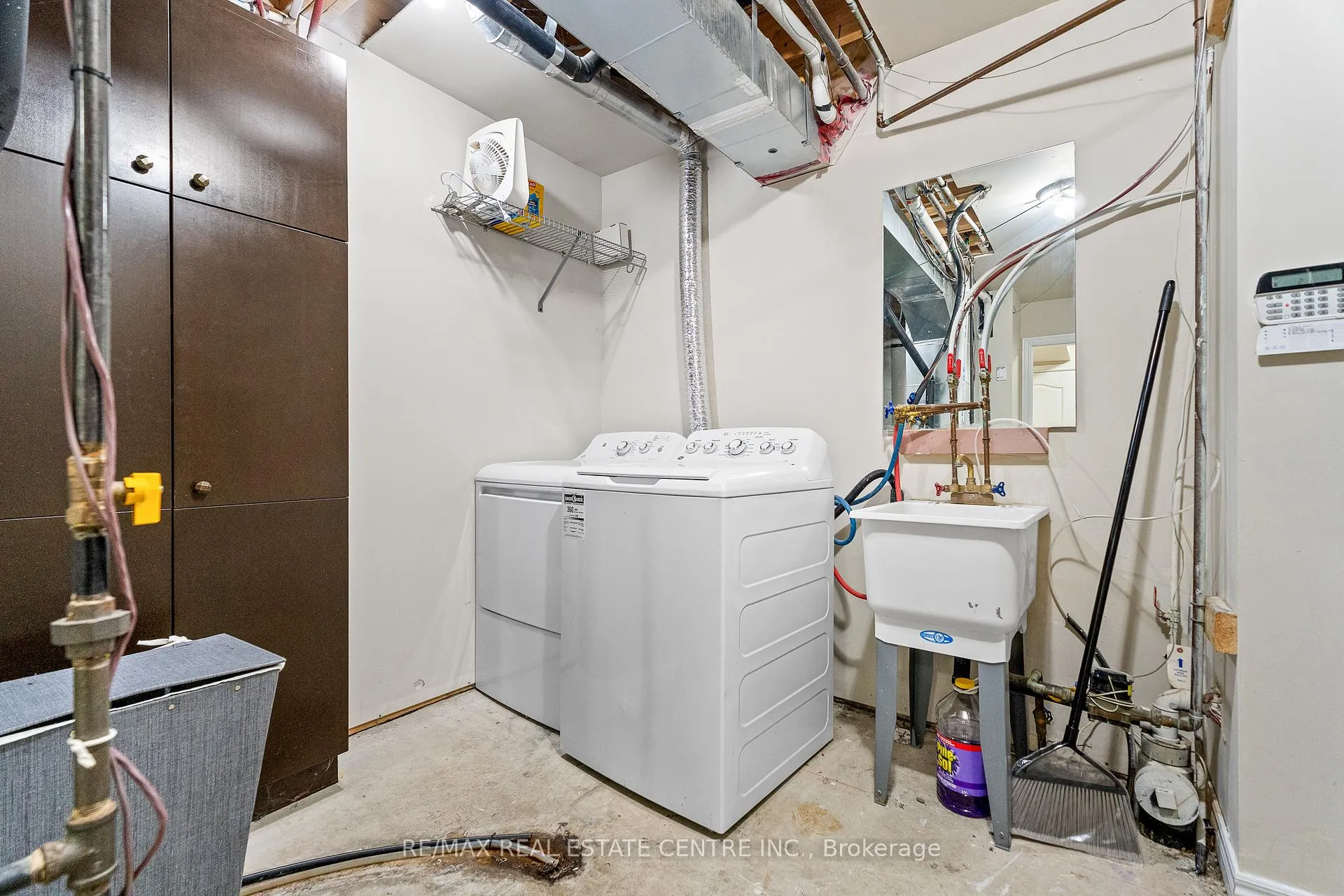 Photo 35 of 10 Shiraz Drive, Brampton, Sandringham-Wellington — HOMEH