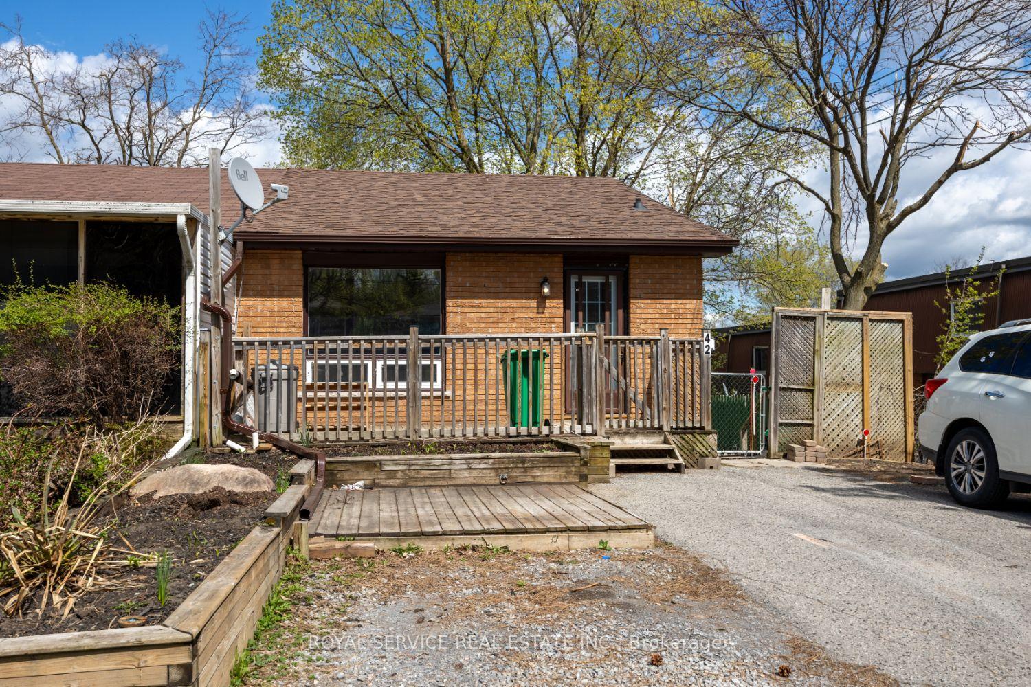 Photo 2 of 42 Alexander Avenue, Peterborough, Monaghan Ward 2 — HOMEH