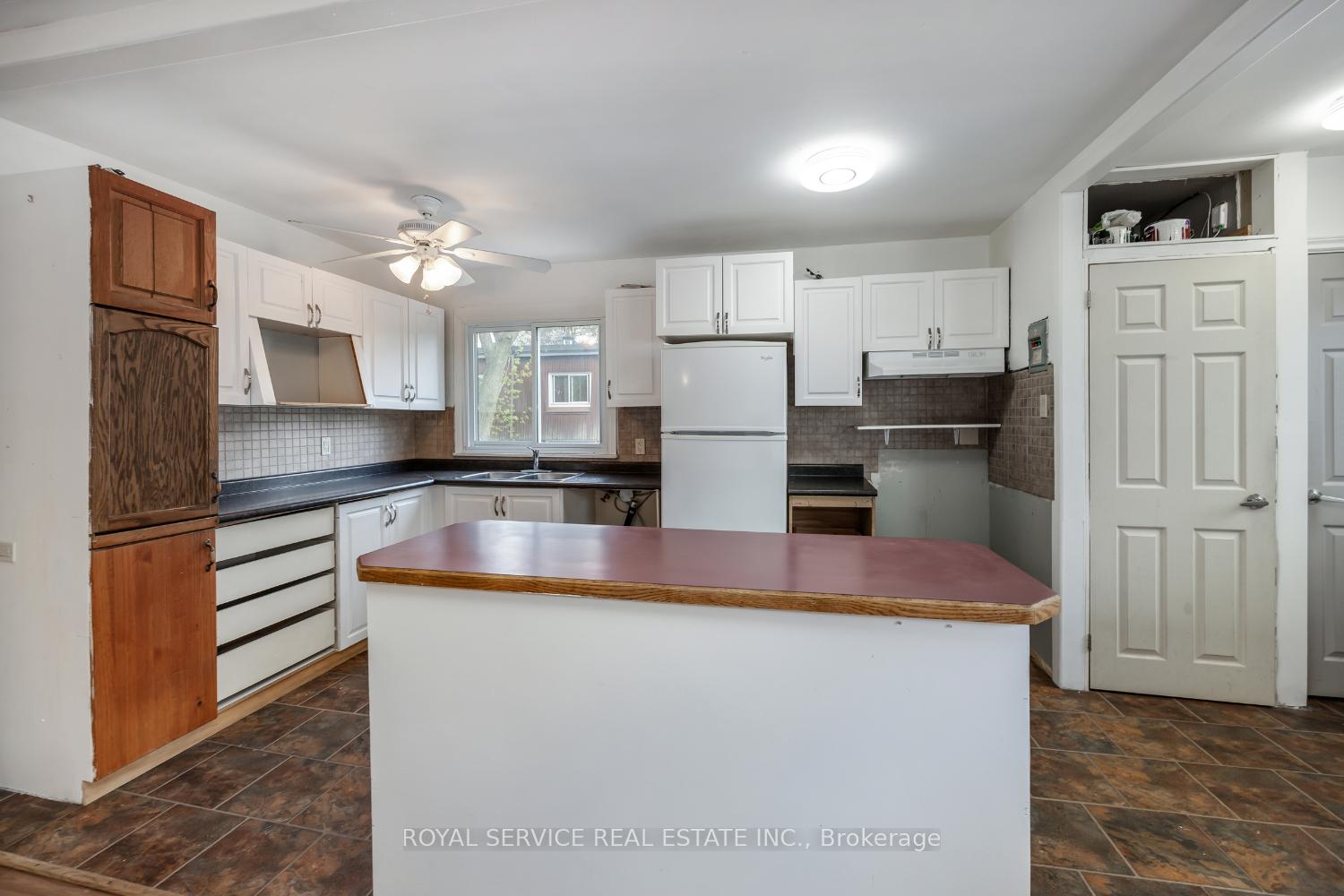 Photo 6 of 42 Alexander Avenue, Peterborough, Monaghan Ward 2 — HOMEH