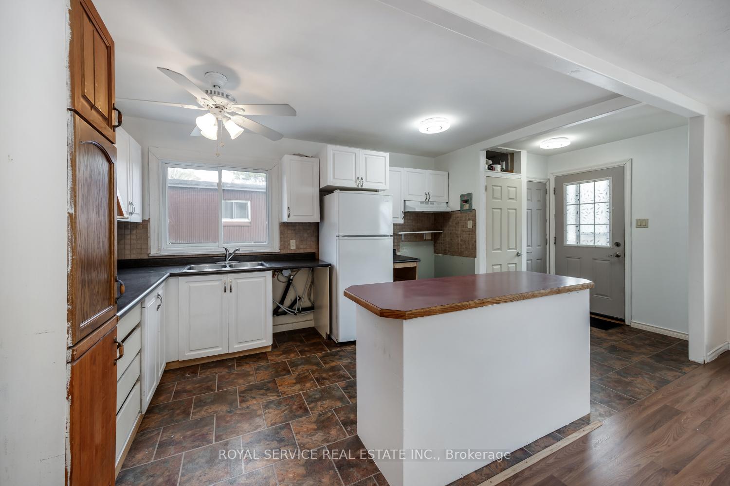 Photo 7 of 42 Alexander Avenue, Peterborough, Monaghan Ward 2 — HOMEH