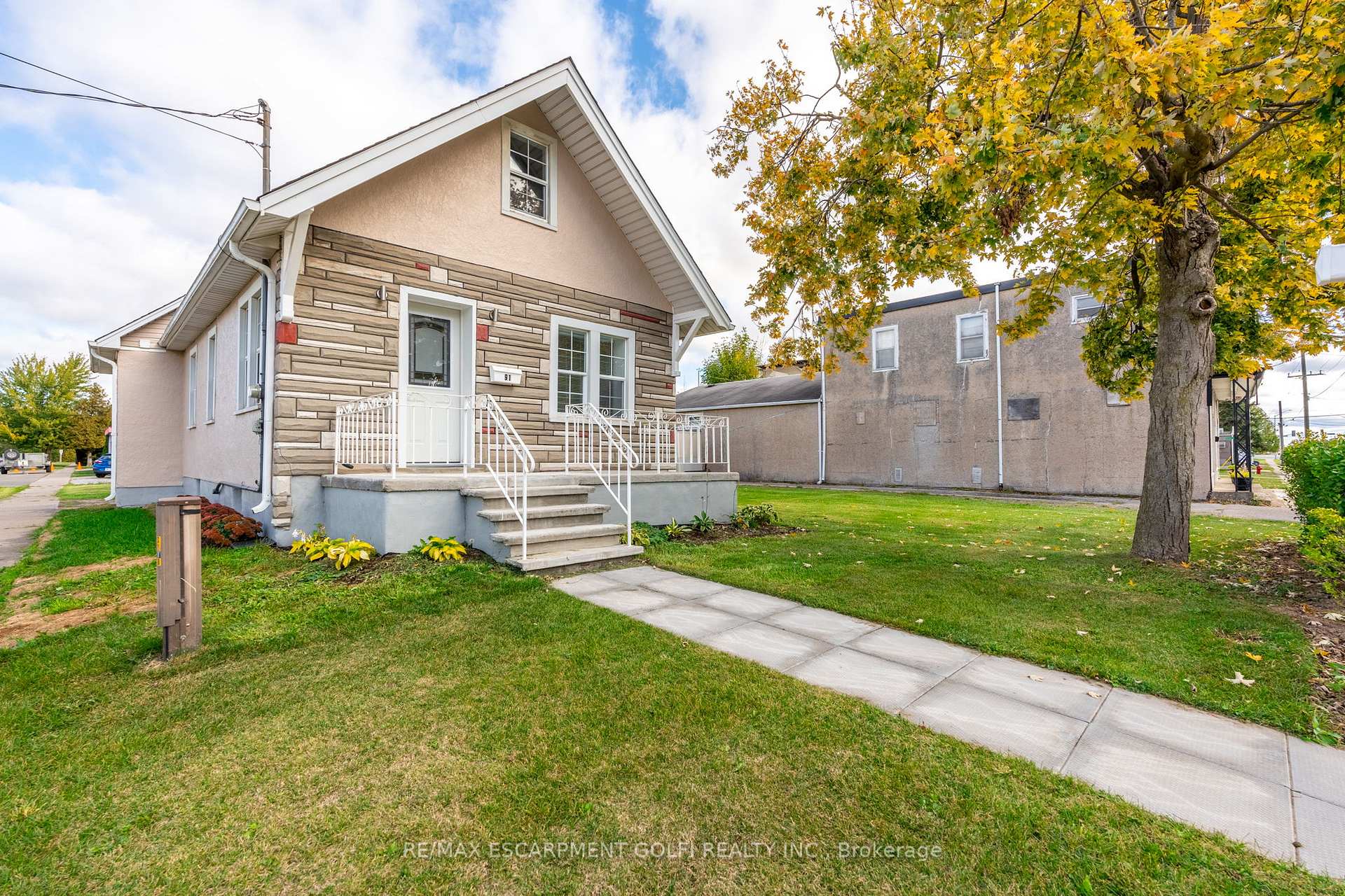 Photo 3 of 91 Broadway, Welland, Broadway — HOMEH