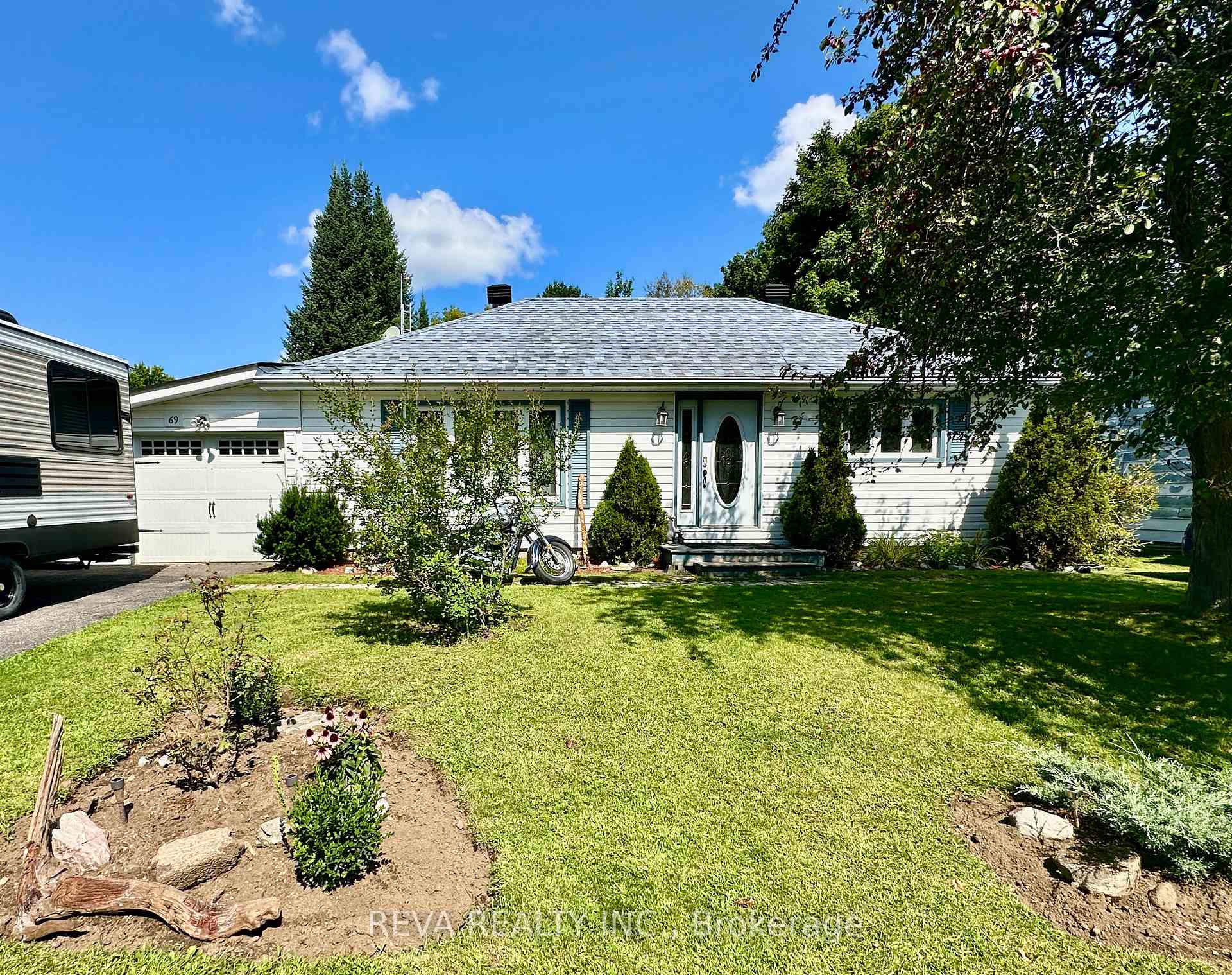Photo 2 of 69 Johnston Crescent, Bancroft, Bancroft Ward — HOMEH