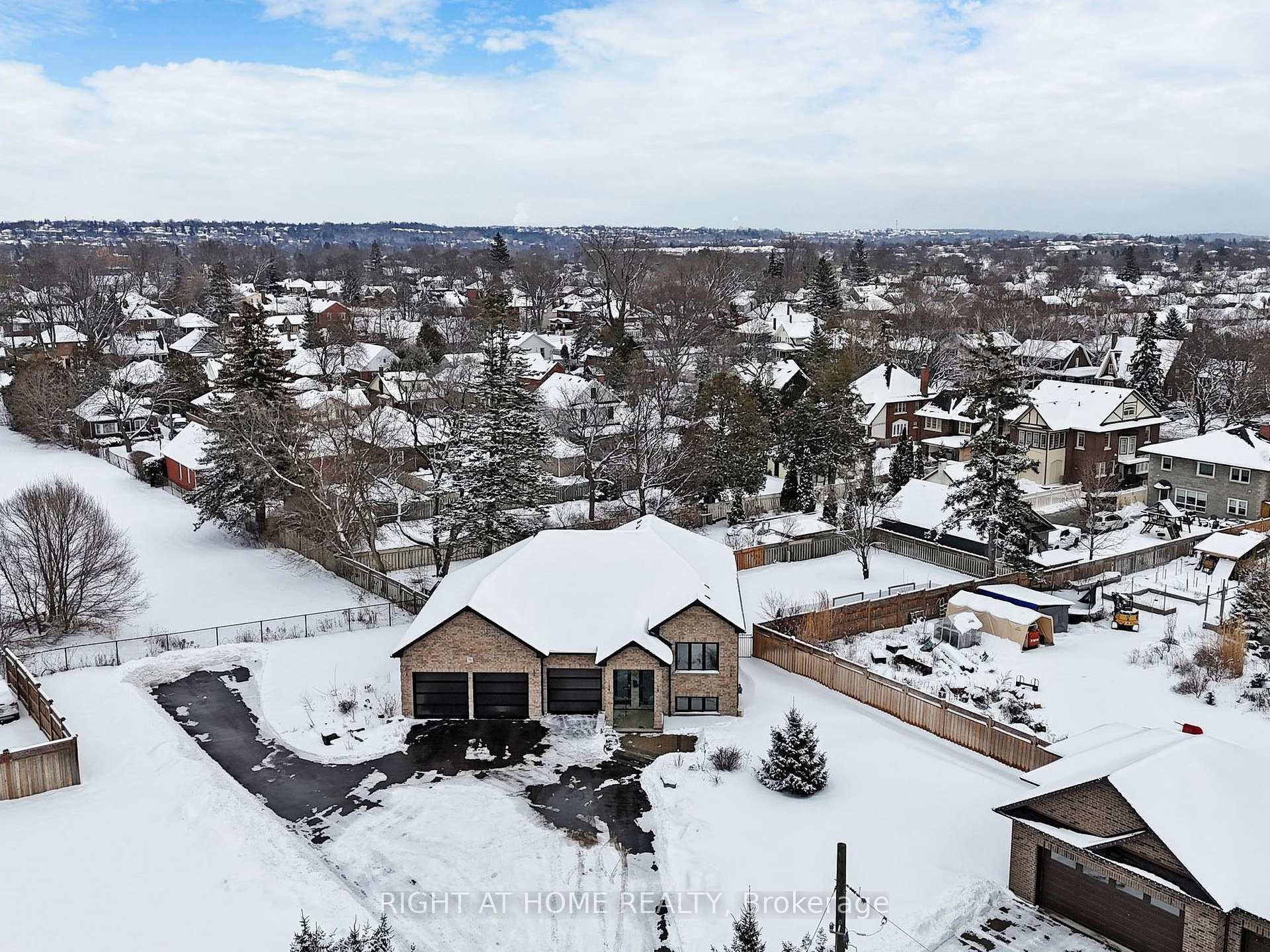 Photo 33 of 351 Bond Street E, Oshawa, O'Neill — HOMEH