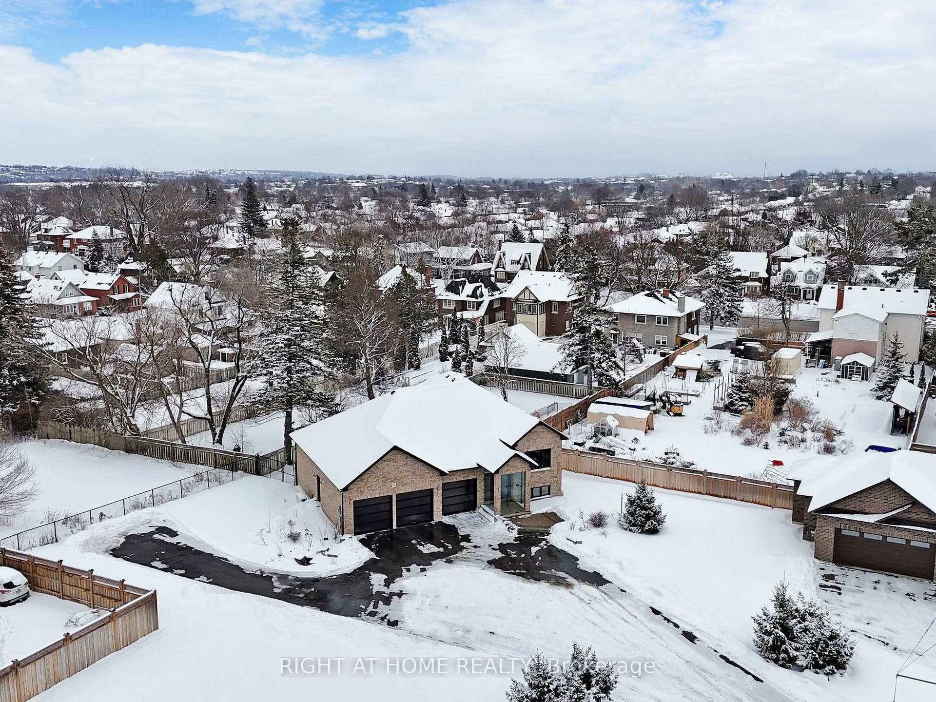 Photo 34 of 351 Bond Street E, Oshawa, O'Neill — HOMEH