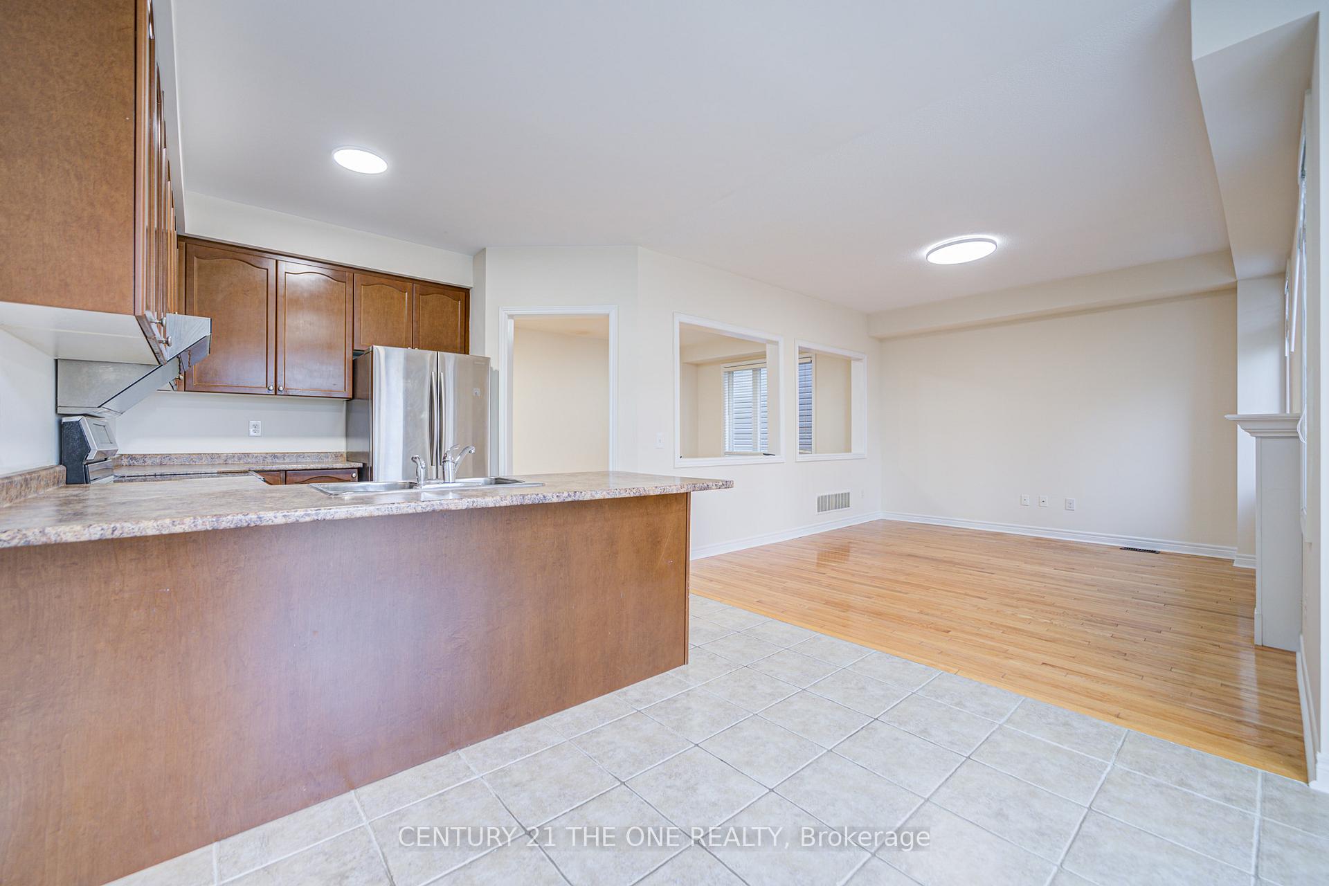 Photo 12 of 69 James Govan Drive, Whitby, Port Whitby — HOMEH