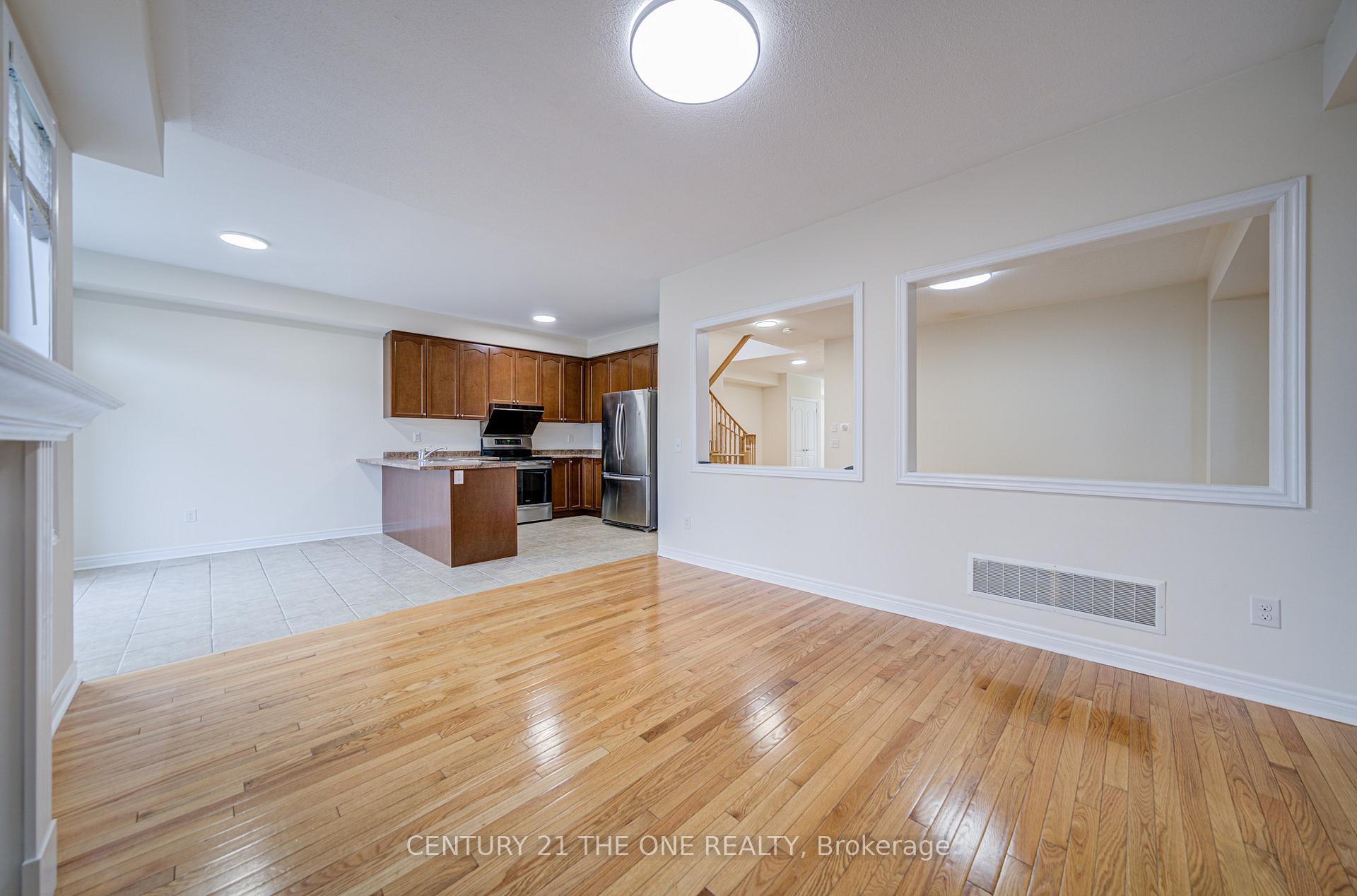 Photo 16 of 69 James Govan Drive, Whitby, Port Whitby — HOMEH