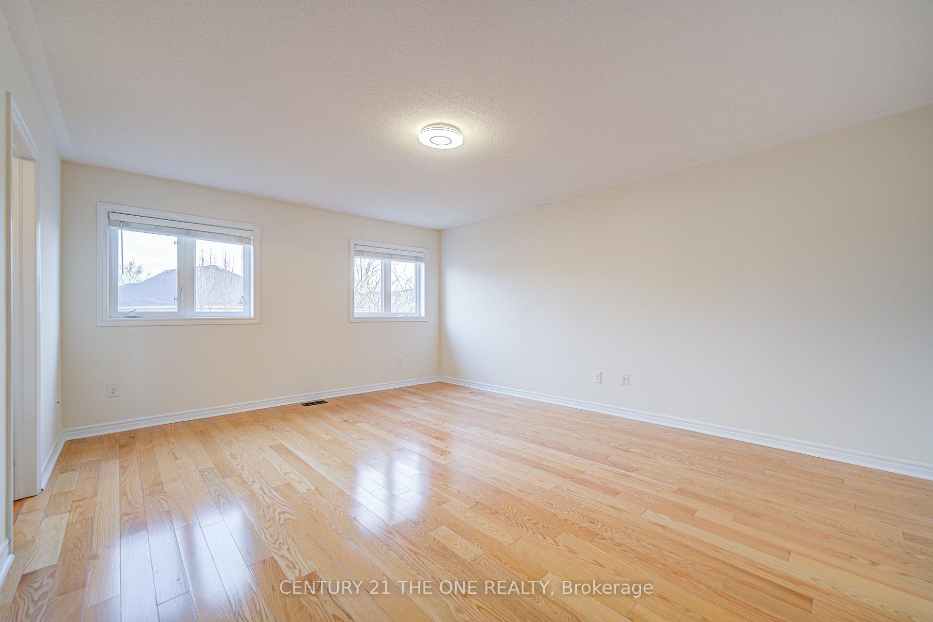 Photo 17 of 69 James Govan Drive, Whitby, Port Whitby — HOMEH