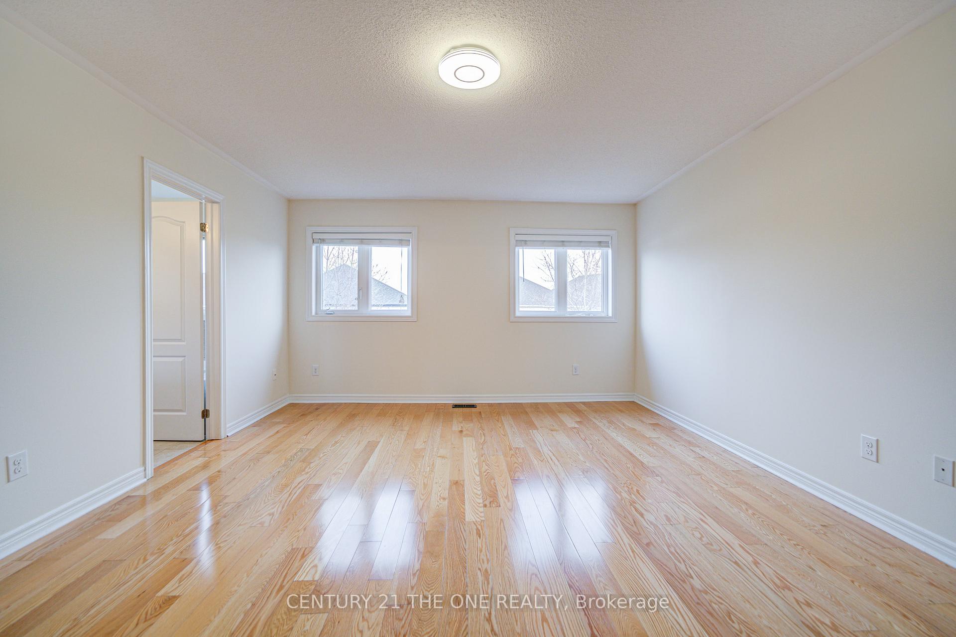 Photo 18 of 69 James Govan Drive, Whitby, Port Whitby — HOMEH