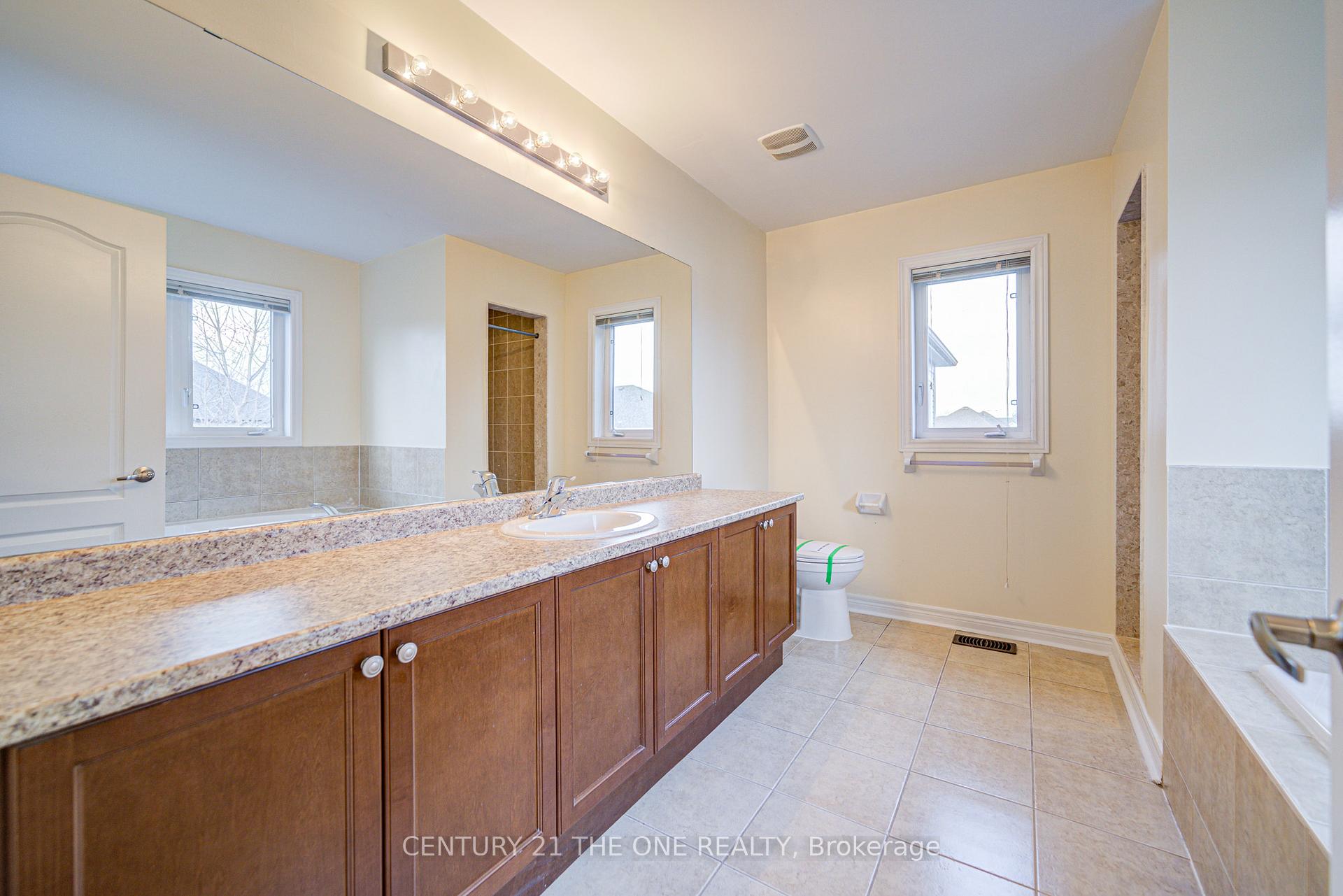 Photo 20 of 69 James Govan Drive, Whitby, Port Whitby — HOMEH
