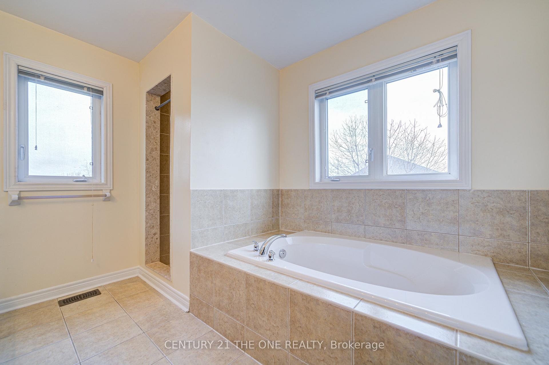 Photo 21 of 69 James Govan Drive, Whitby, Port Whitby — HOMEH