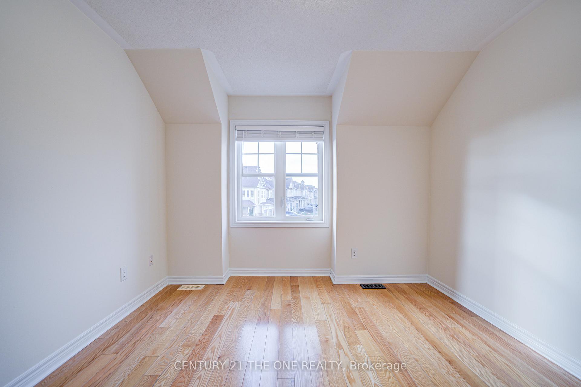 Photo 25 of 69 James Govan Drive, Whitby, Port Whitby — HOMEH