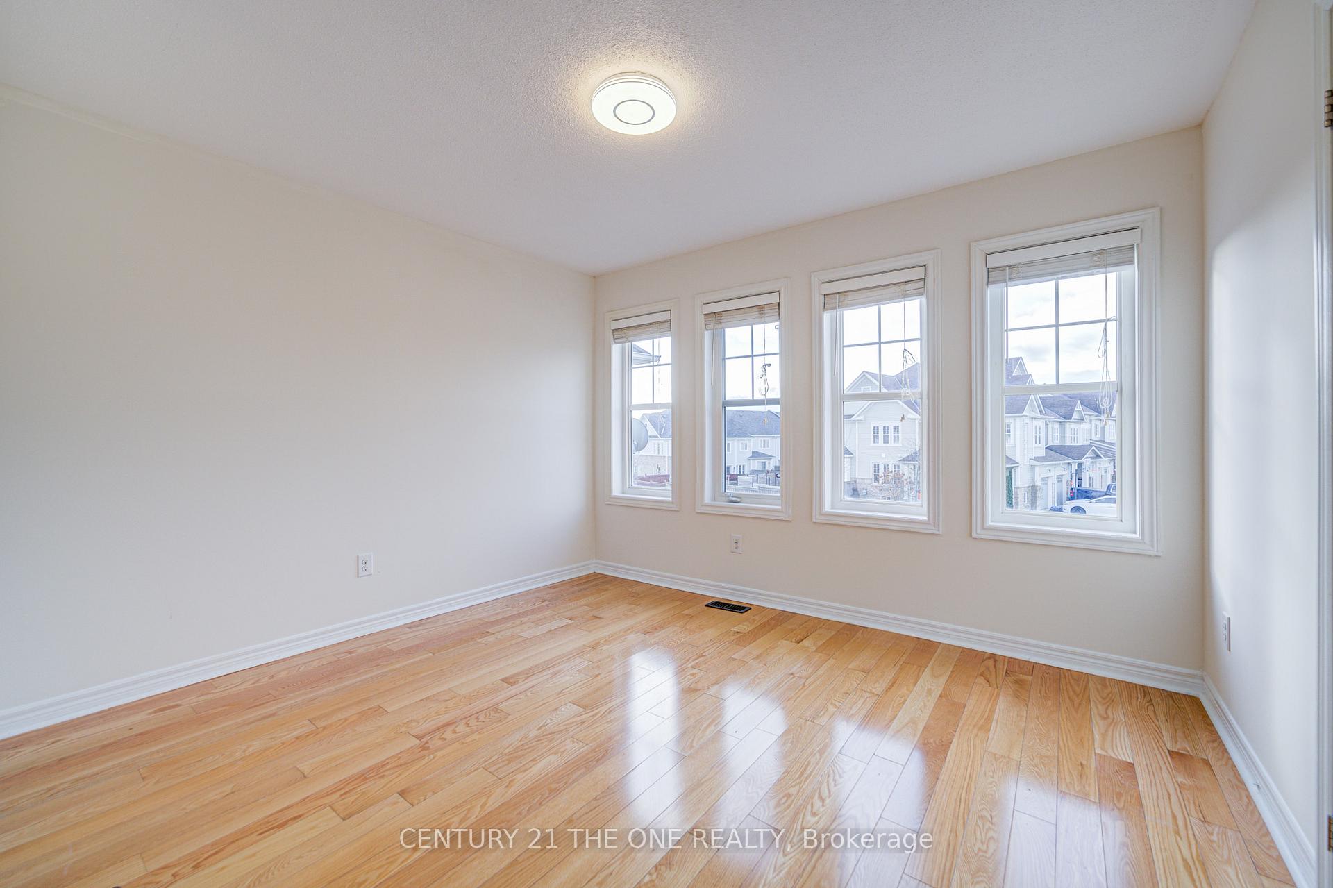 Photo 27 of 69 James Govan Drive, Whitby, Port Whitby — HOMEH