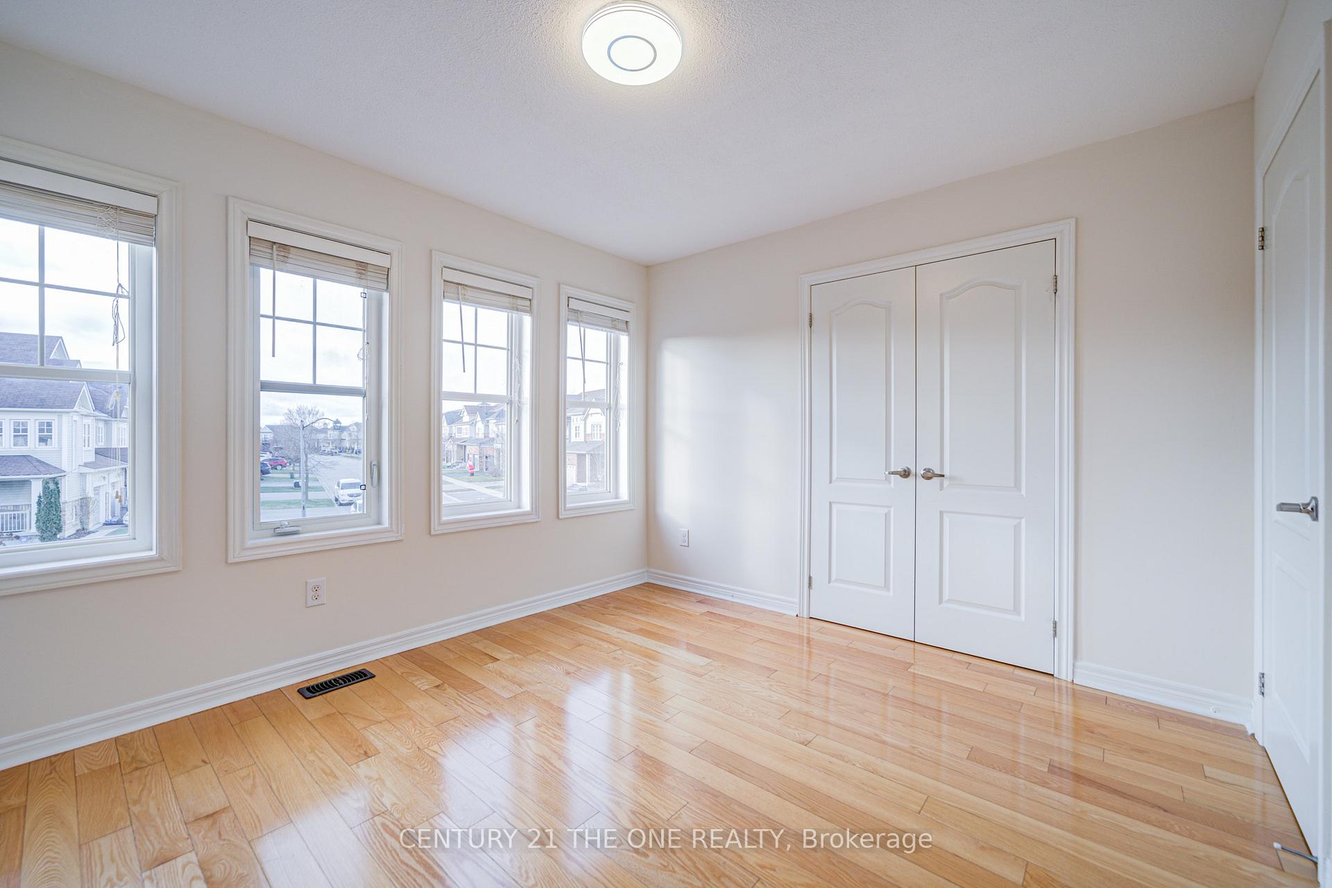Photo 28 of 69 James Govan Drive, Whitby, Port Whitby — HOMEH