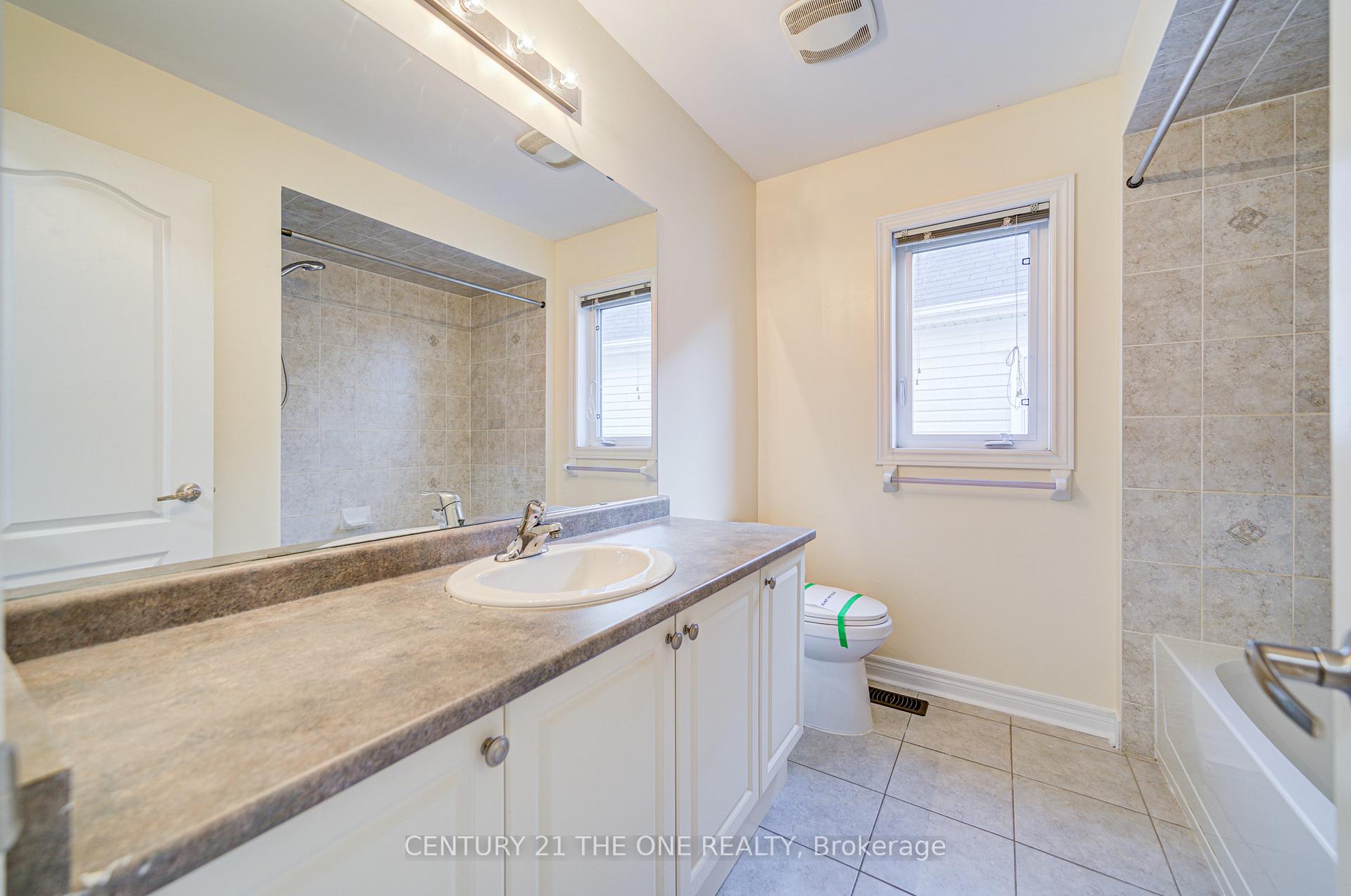 Photo 29 of 69 James Govan Drive, Whitby, Port Whitby — HOMEH