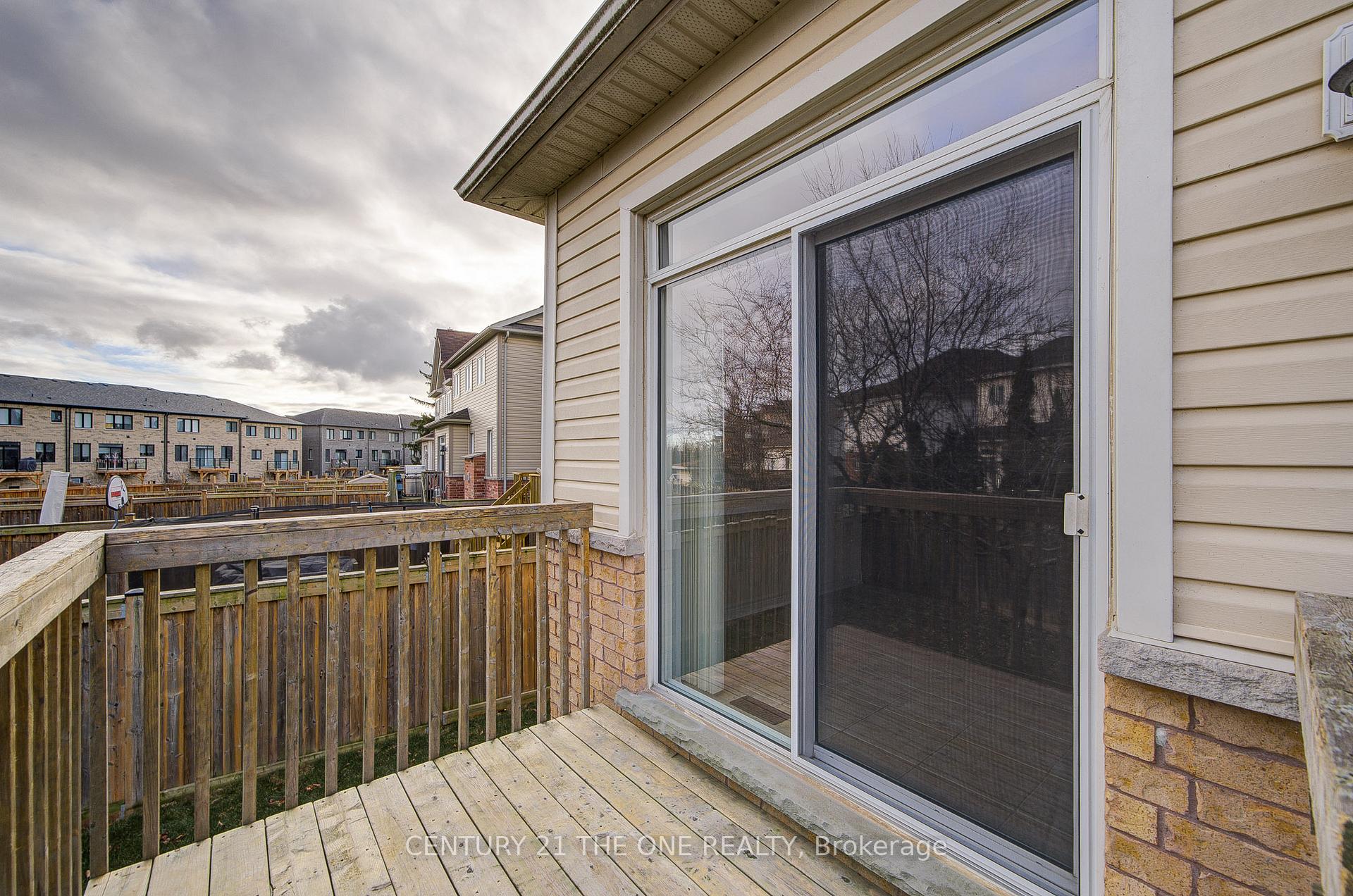 Photo 32 of 69 James Govan Drive, Whitby, Port Whitby — HOMEH