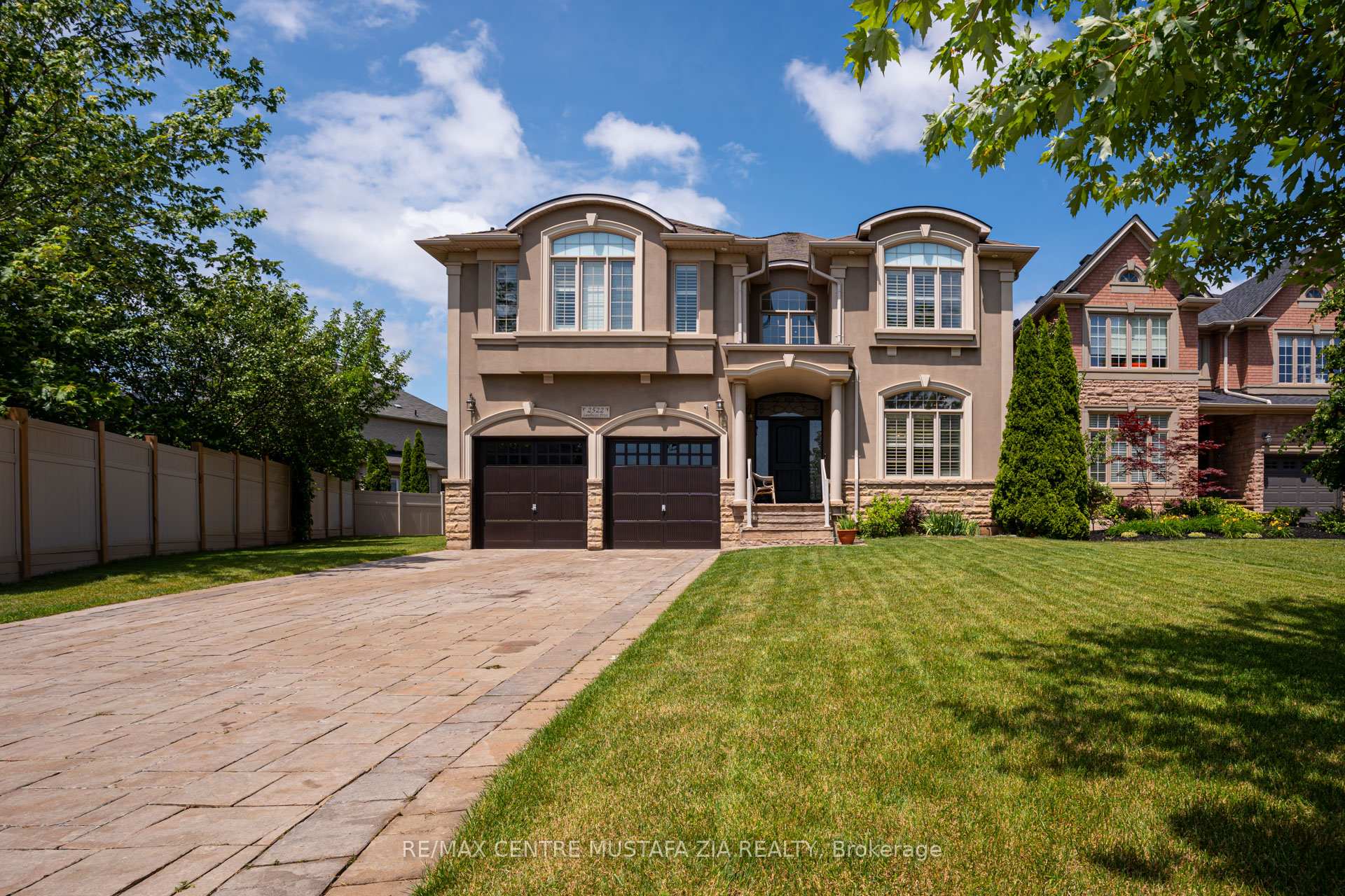 Front of 2522 Lyndhurst Drive
