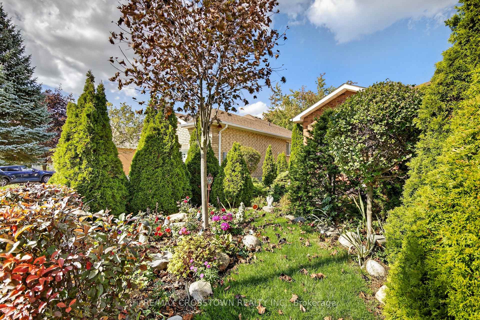 Photo 2 of 330 Harvie Road, Barrie, Holly — HOMEH