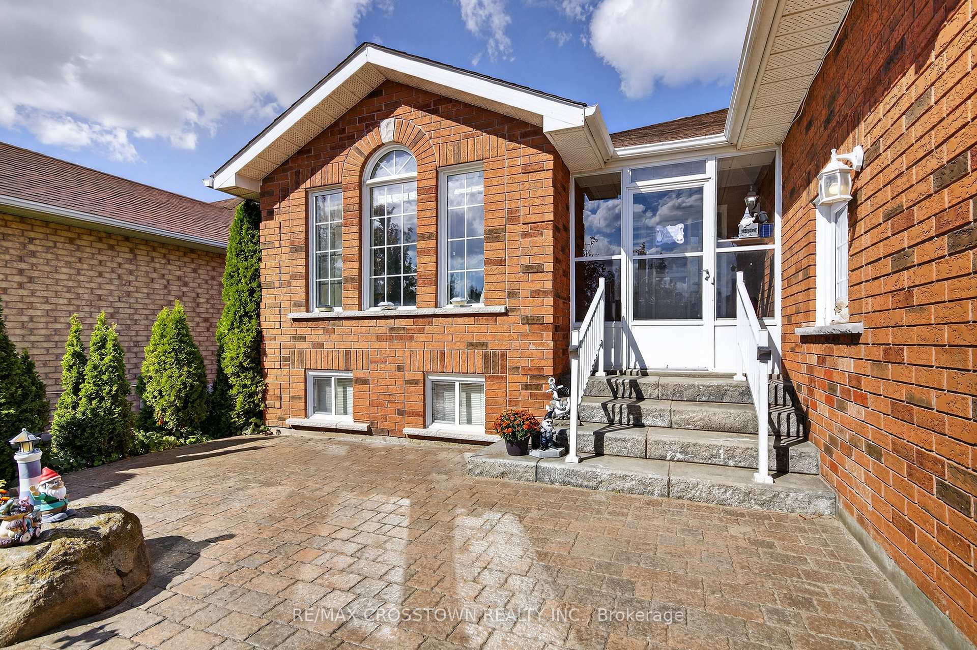 Photo 3 of 330 Harvie Road, Barrie, Holly — HOMEH
