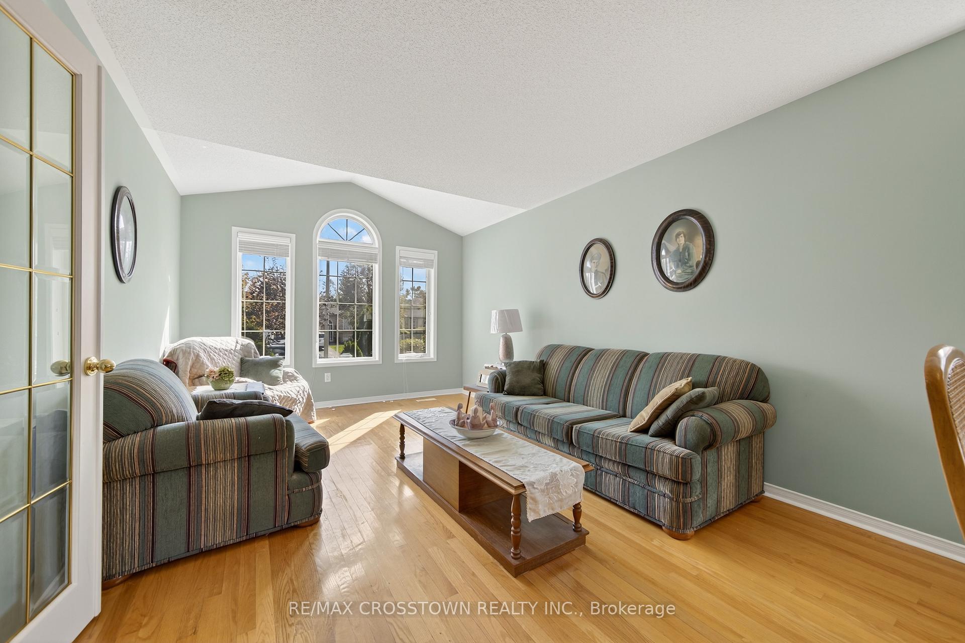 Photo 12 of 330 Harvie Road, Barrie, Holly — HOMEH