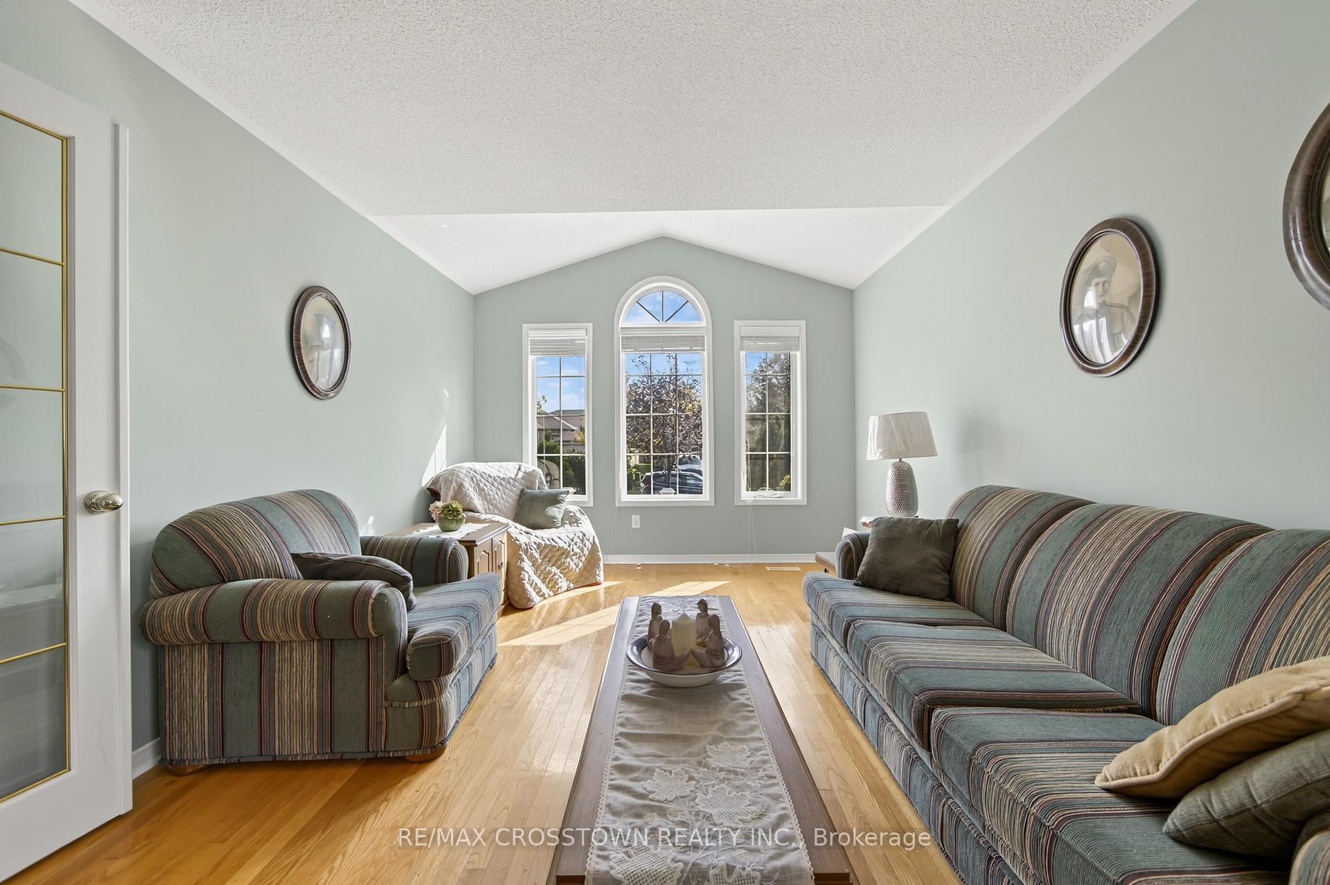 Photo 15 of 330 Harvie Road, Barrie, Holly — HOMEH