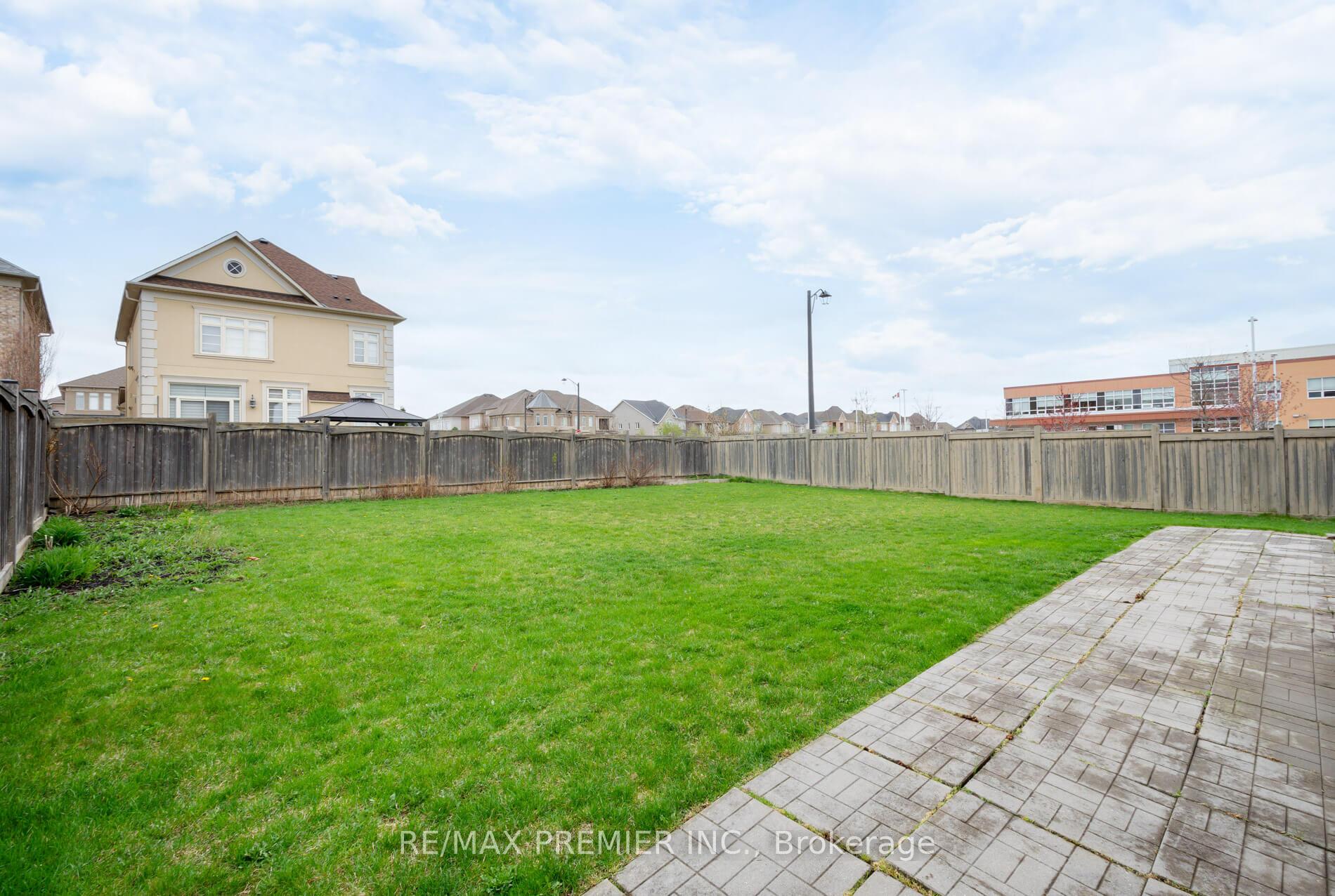 Photo 35 of 1 Virtue Crescent, Vaughan, Vellore Village — HOMEH
