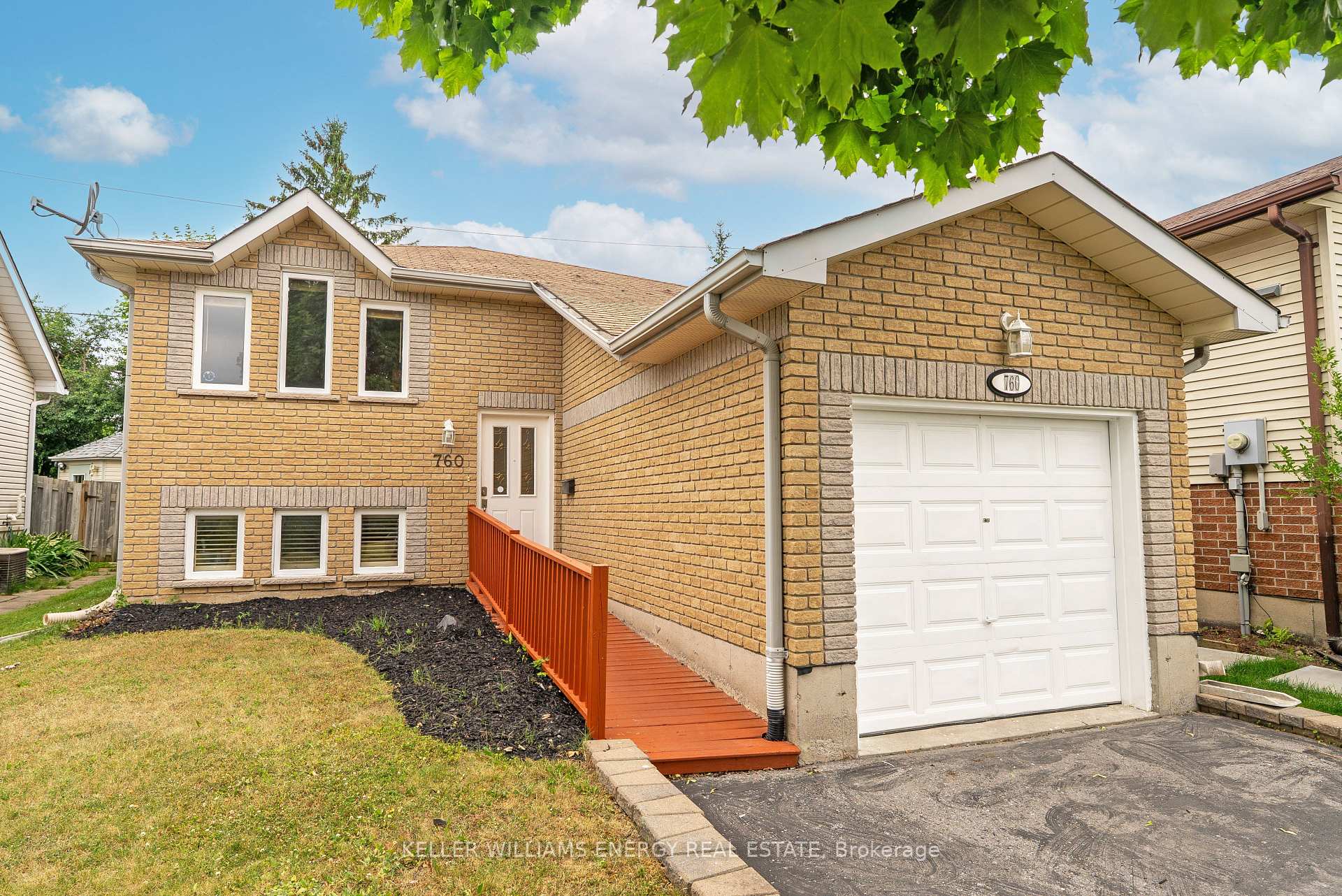 Photo 2 of 760 Hemlock Street, Peterborough, Northcrest Ward 5 — HOMEH