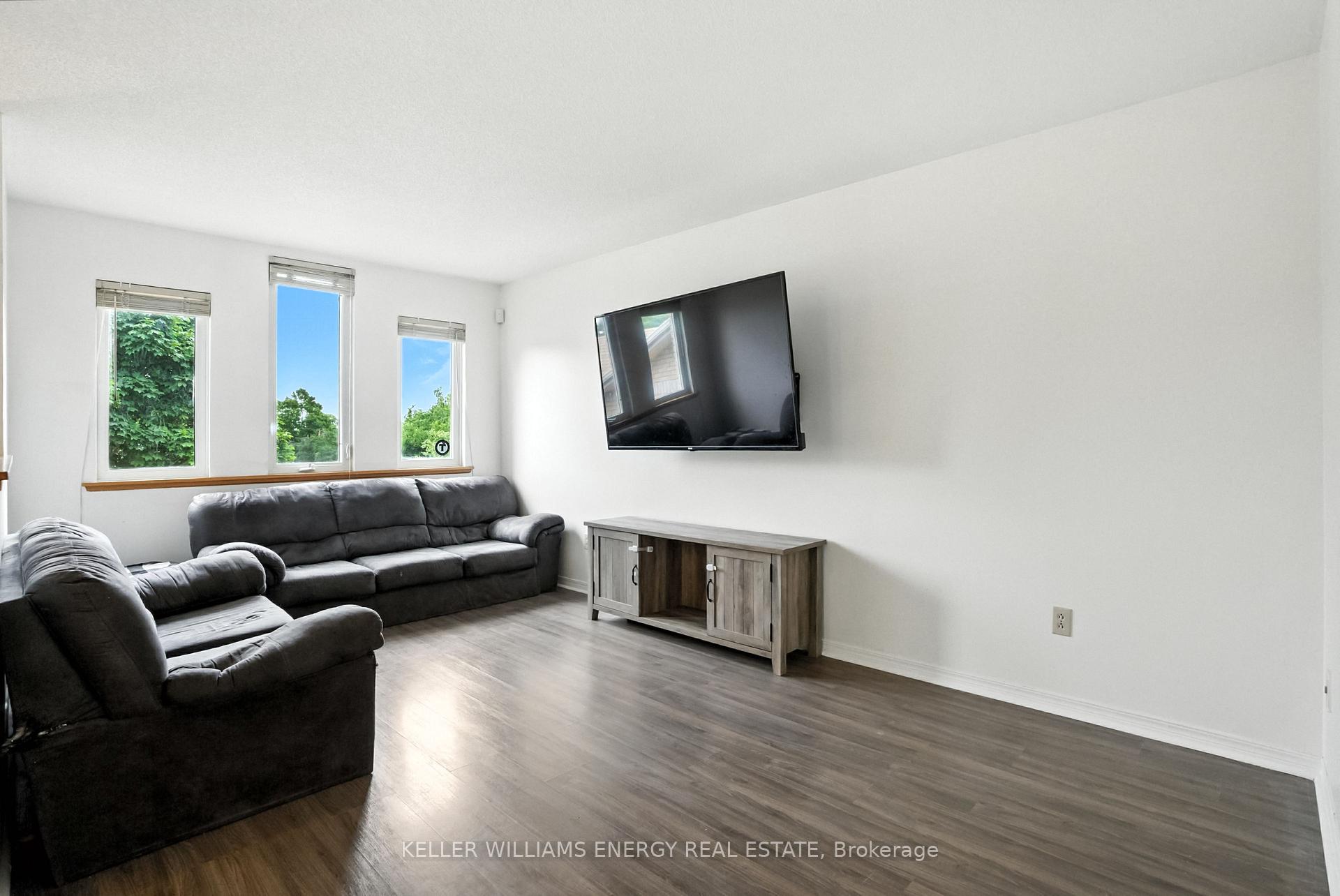 Photo 4 of 760 Hemlock Street, Peterborough, Northcrest Ward 5 — HOMEH