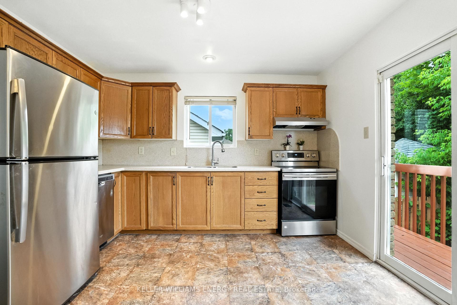 Photo 7 of 760 Hemlock Street, Peterborough, Northcrest Ward 5 — HOMEH