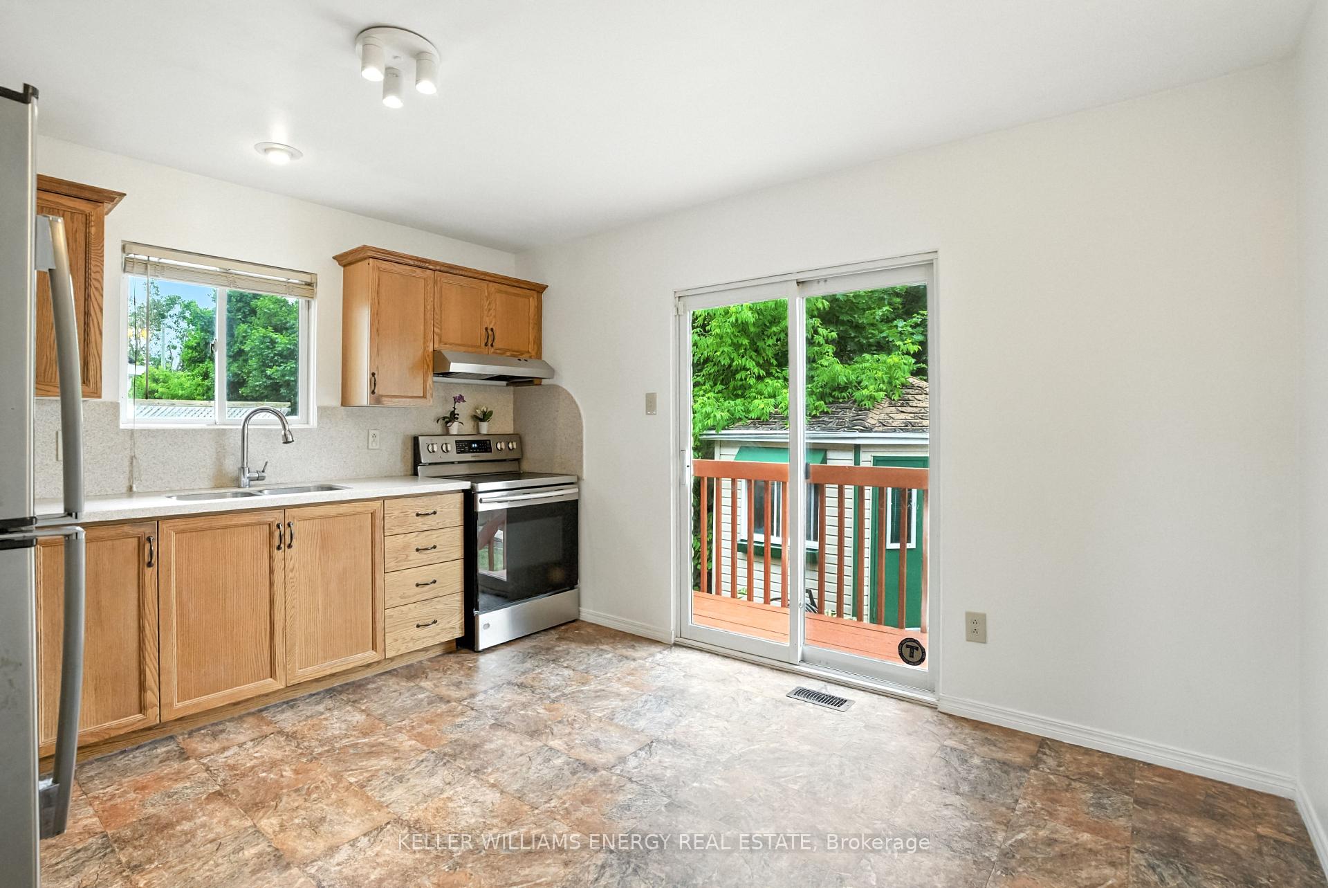 Photo 8 of 760 Hemlock Street, Peterborough, Northcrest Ward 5 — HOMEH