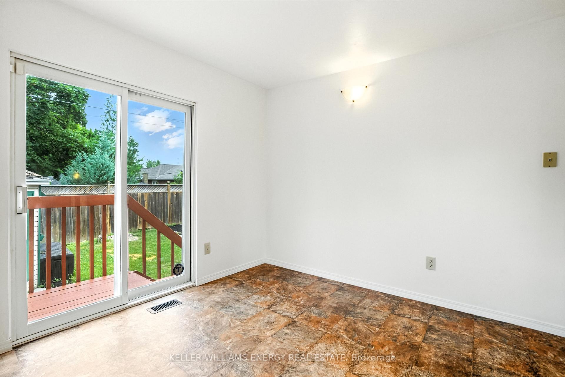Photo 9 of 760 Hemlock Street, Peterborough, Northcrest Ward 5 — HOMEH