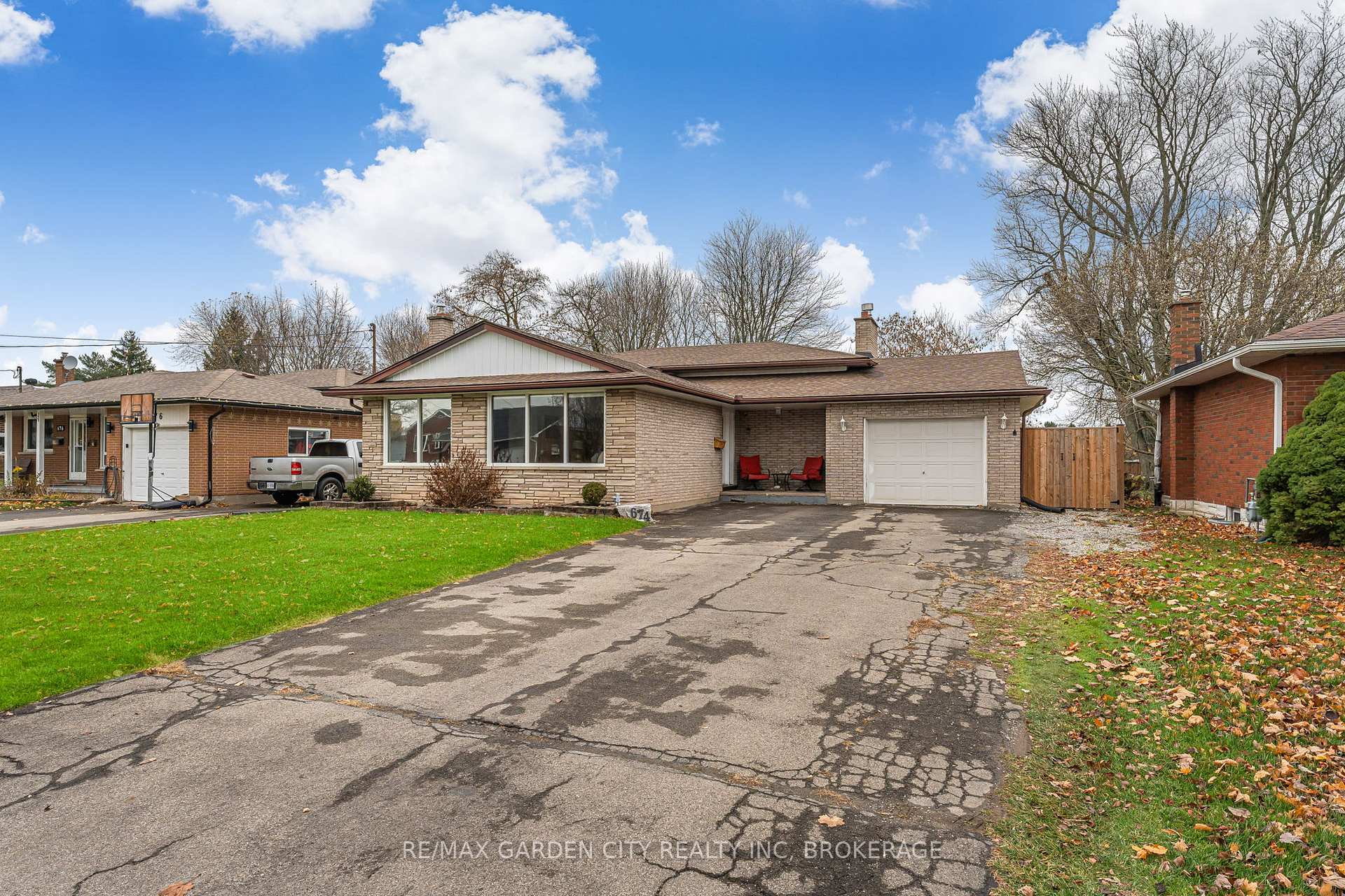 Photo 2 of 674 Clare Avenue, Welland, N. Welland — HOMEH