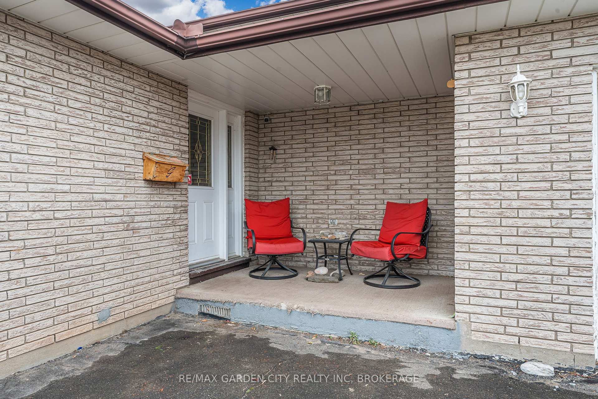 Photo 3 of 674 Clare Avenue, Welland, N. Welland — HOMEH