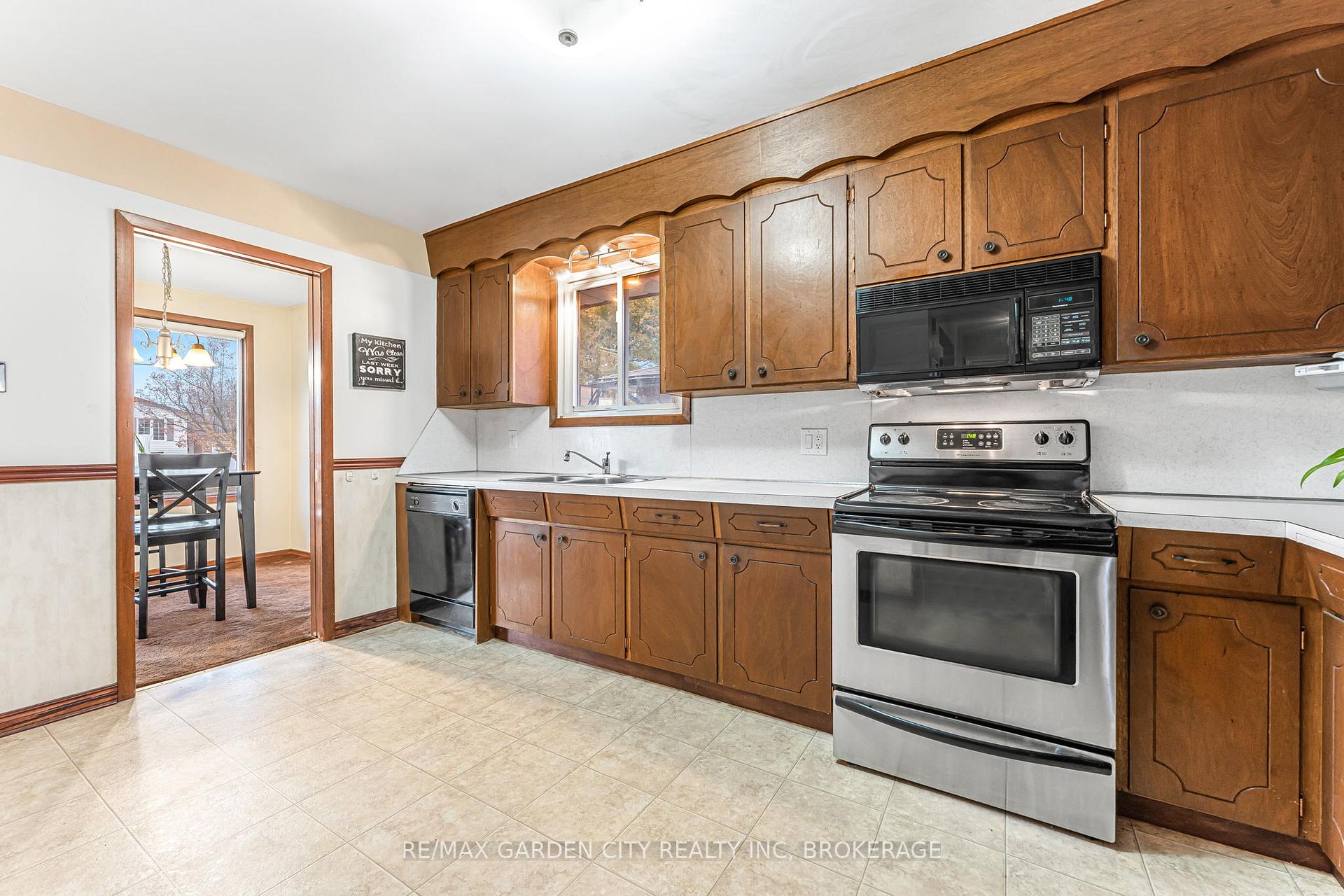 Photo 11 of 674 Clare Avenue, Welland, N. Welland — HOMEH