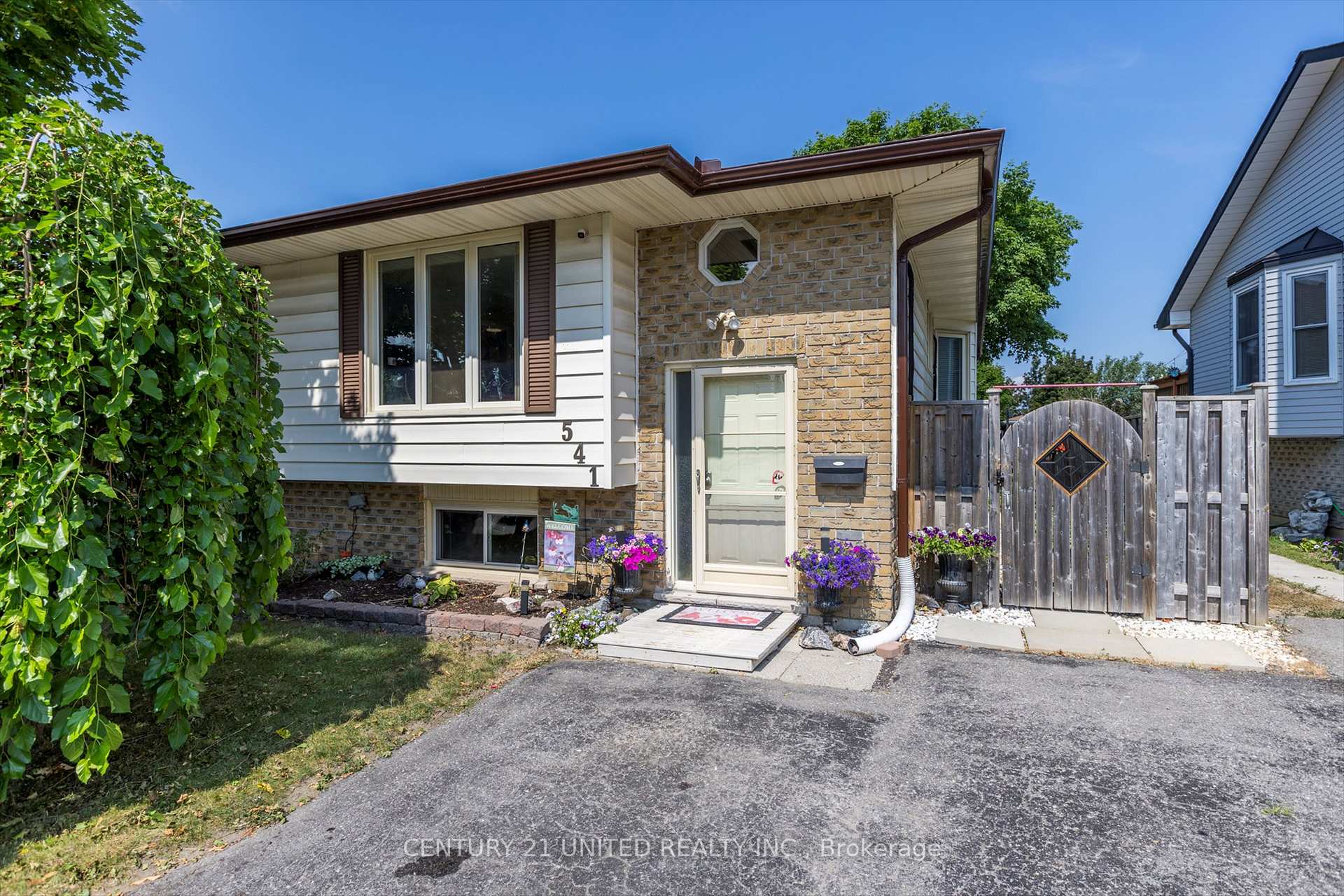 Photo 1 of 541 Crystal Drive, Peterborough, Ashburnham Ward 4 — HOMEH