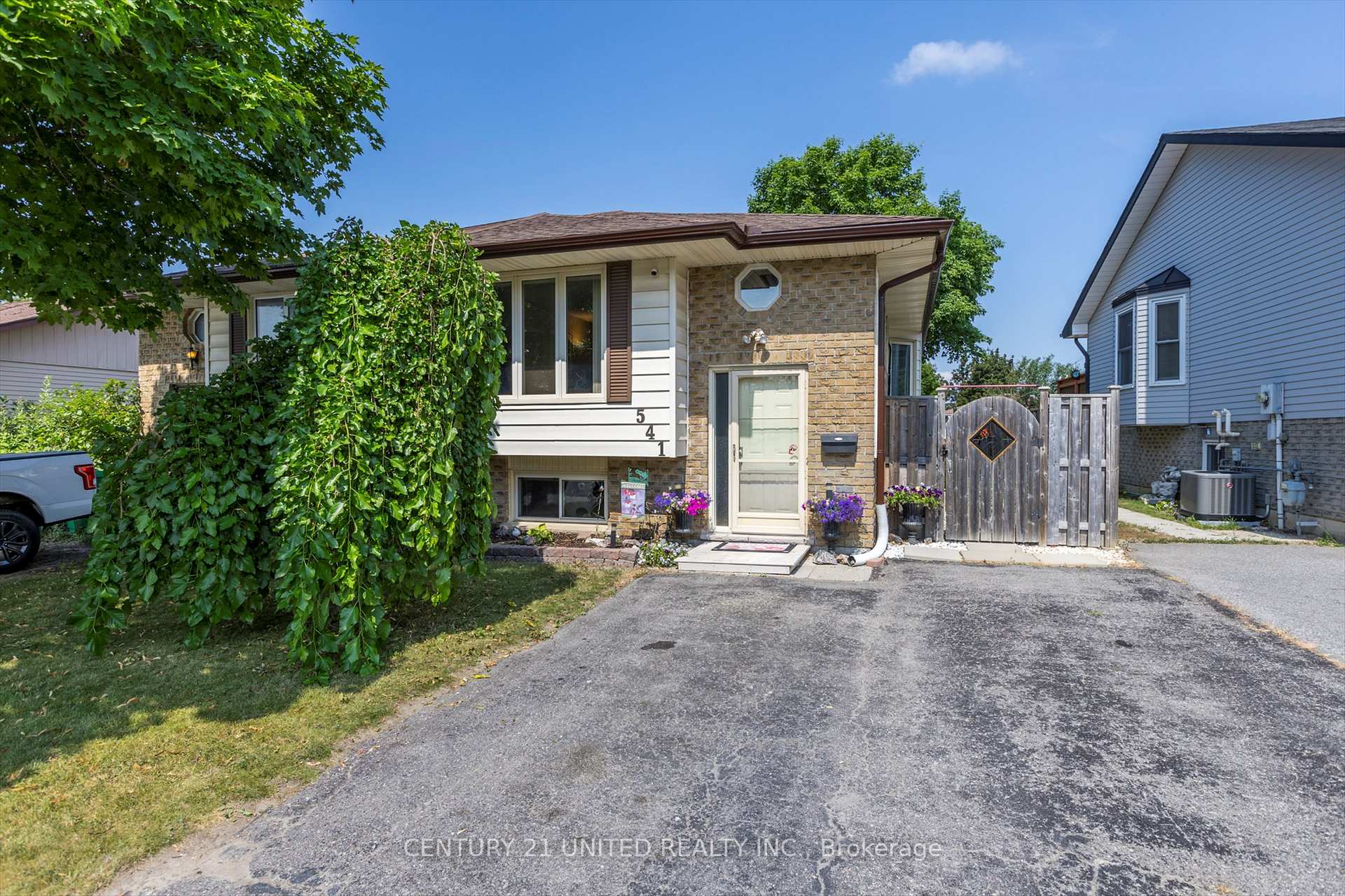 Photo 3 of 541 Crystal Drive, Peterborough, Ashburnham Ward 4 — HOMEH